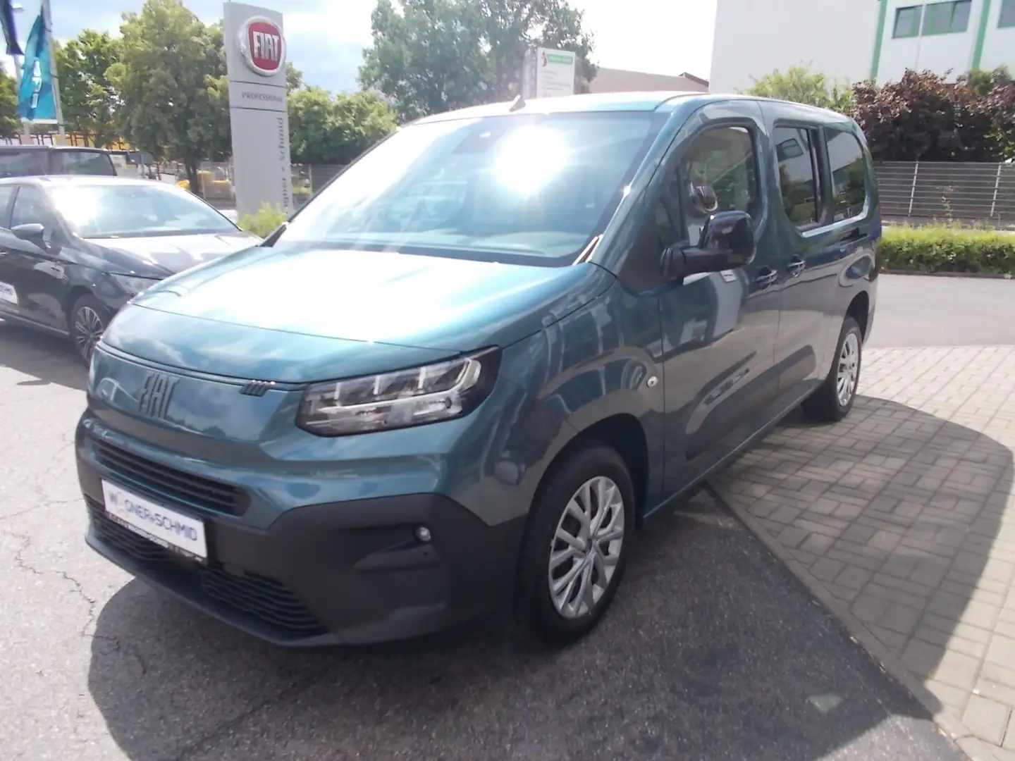 Fiat Doblo Kombi L2 1.5 HDi + 7 Sitze + Automatik Blauw - 1