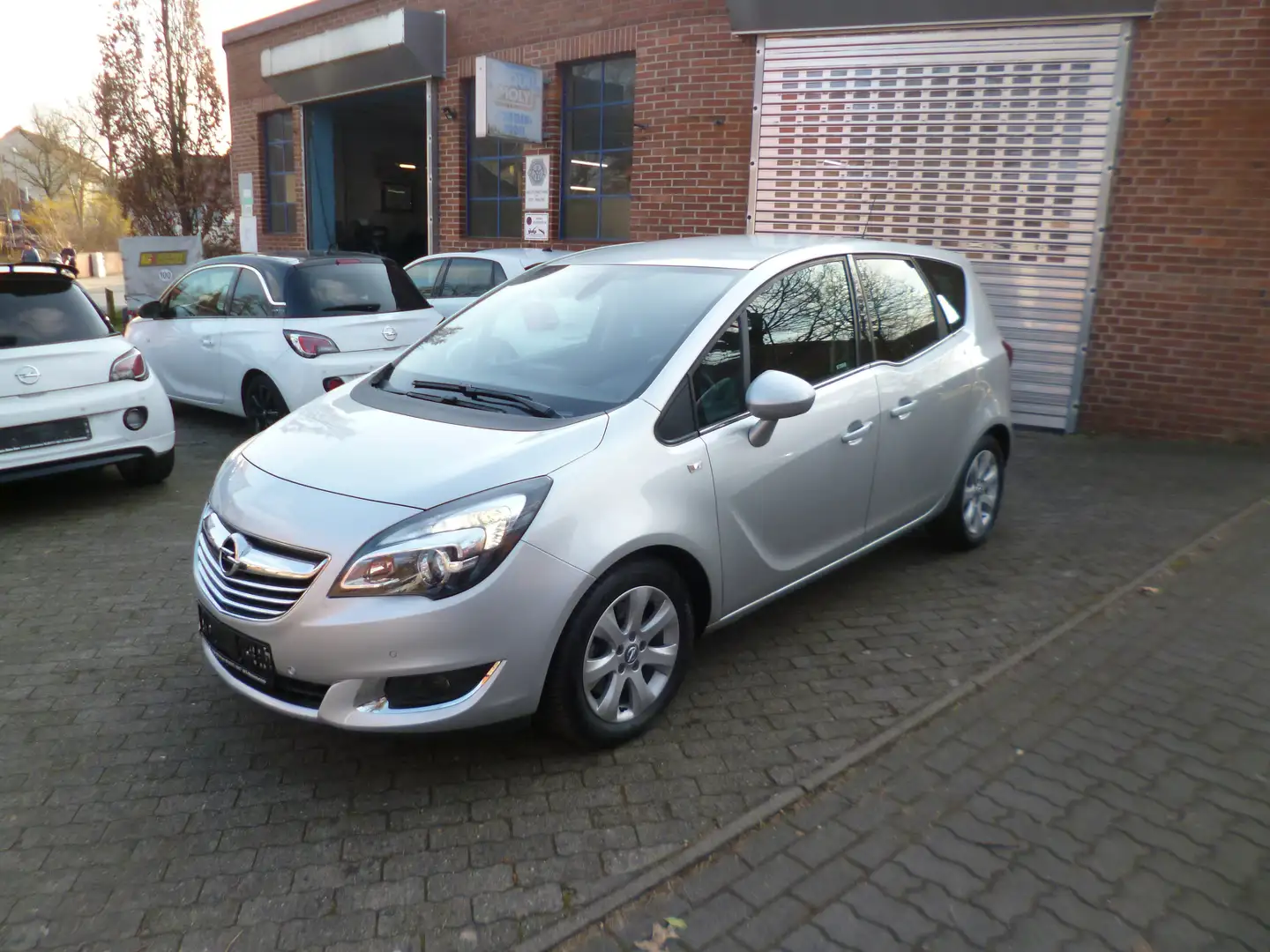 Opel Meriva 1.4 Automatik Innovation,AHK, SHZ,LHZ,Kamera Plateado - 1
