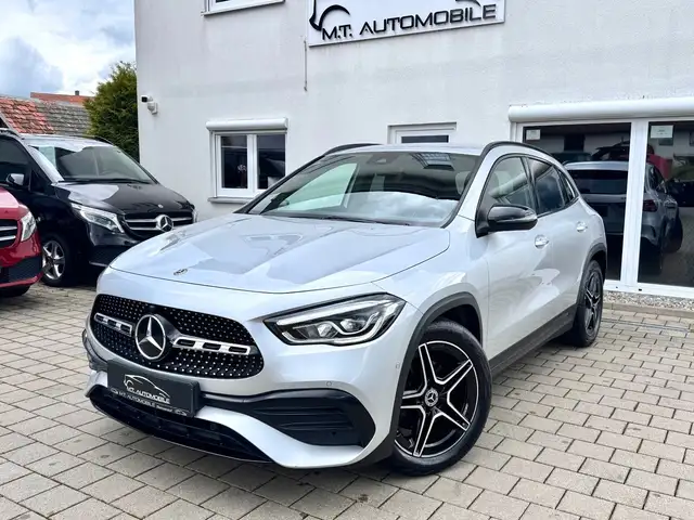 Mercedes-Benz GLA 200 *AMG*TEMP*NAVI*LED*SHZ*360°KAMERA*PDC*