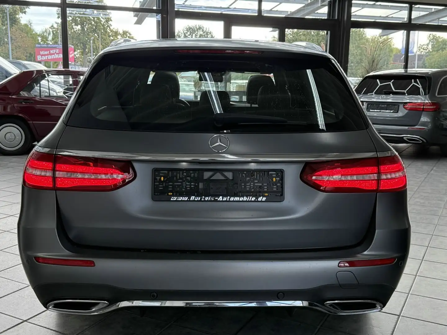 Mercedes-Benz E 400 T d 4Matic AMG Line, LED, 9G, 360°, Voll ! Gris - 2