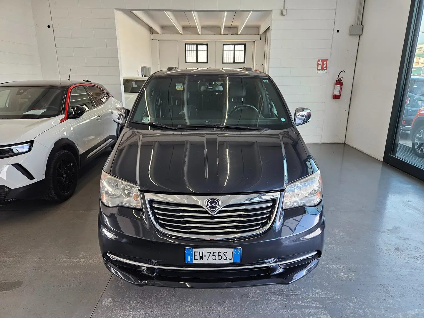 Lancia Voyager 2.8L Gold 177cv(178) auto E5+ Grigio - 2