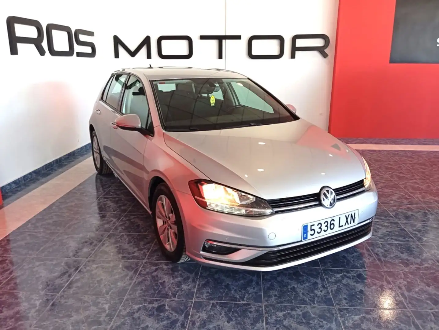 Volkswagen Golf 1.6TDI Advance DSG7 85kW Gris - 1