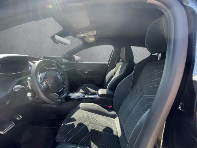 Peugeot 208 view 9