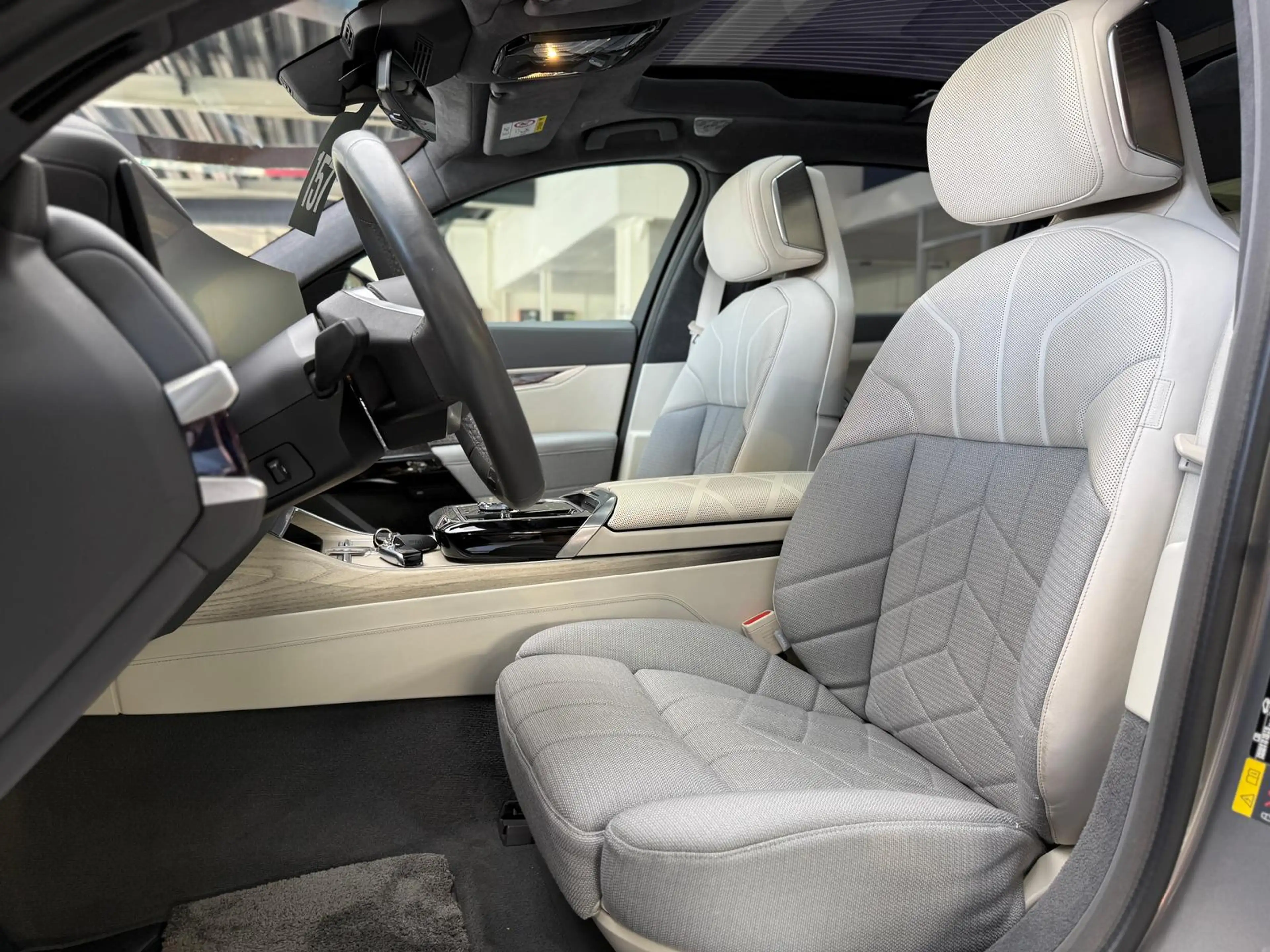 BMW i7 xDrive 60 PanoSKY*Aut-Türen*TheatreScreen*B&W — photo 13