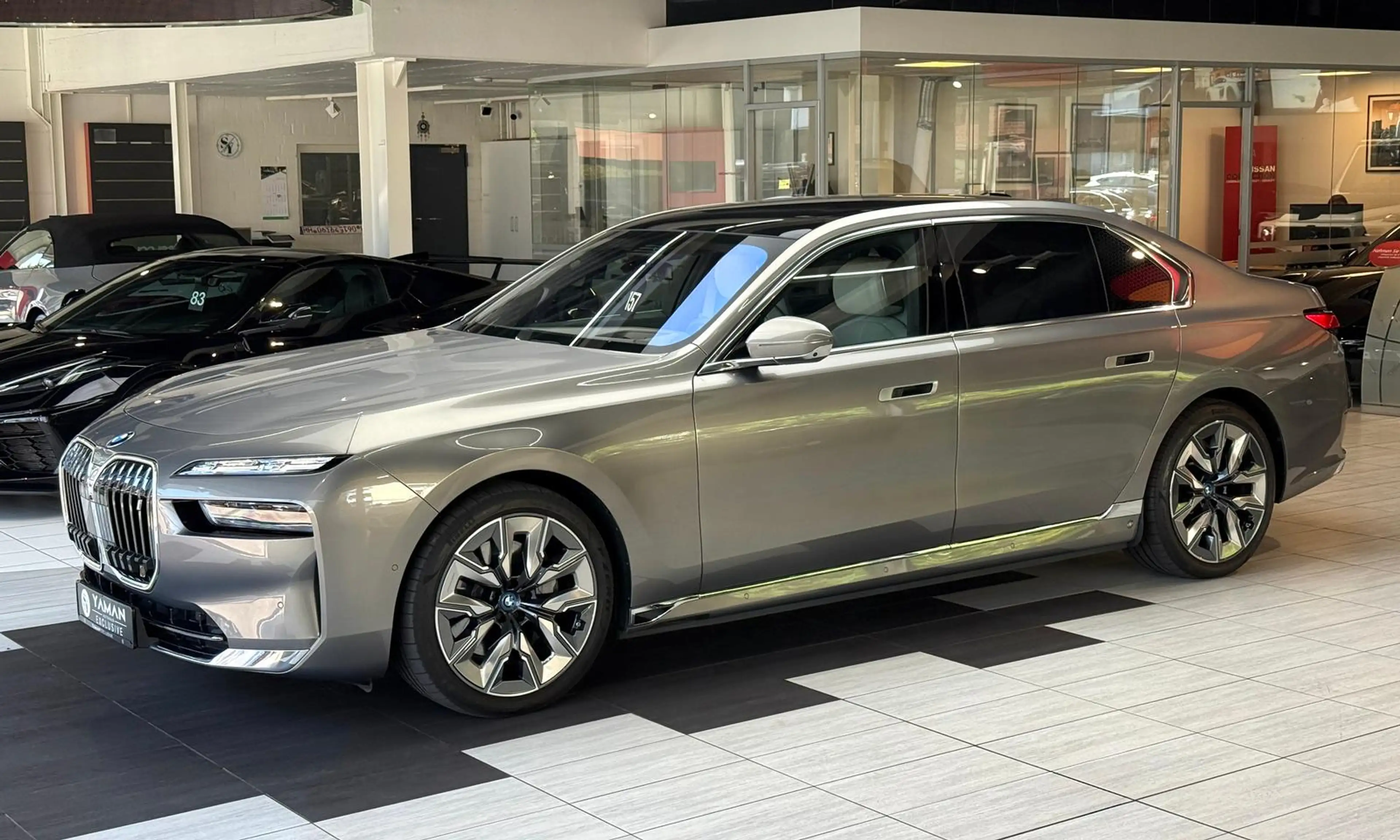 BMW i7 xDrive 60 PanoSKY*Aut-Türen*TheatreScreen*B&W — photo 2