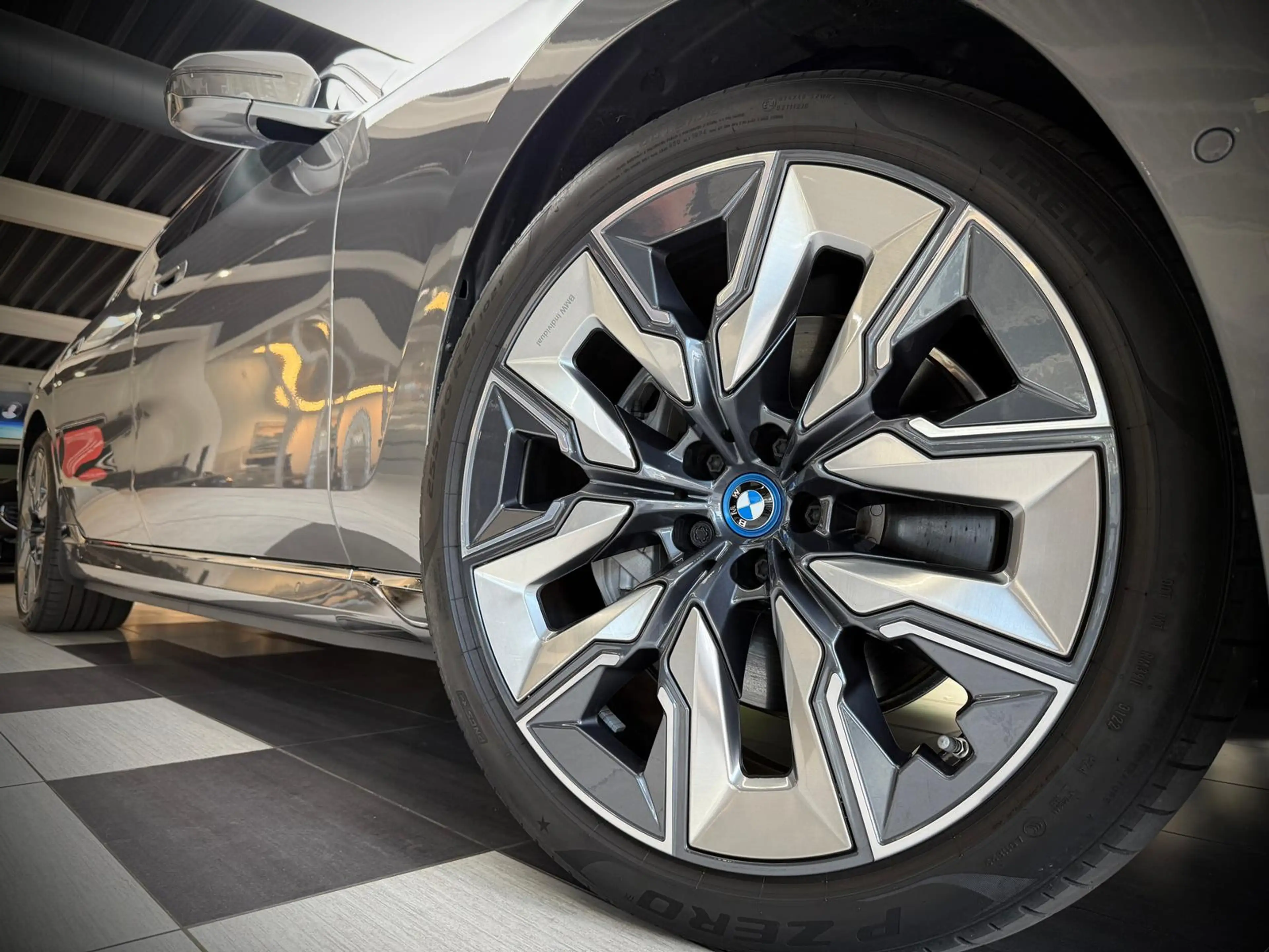 BMW i7 xDrive 60 PanoSKY*Aut-Türen*TheatreScreen*B&W — photo 6