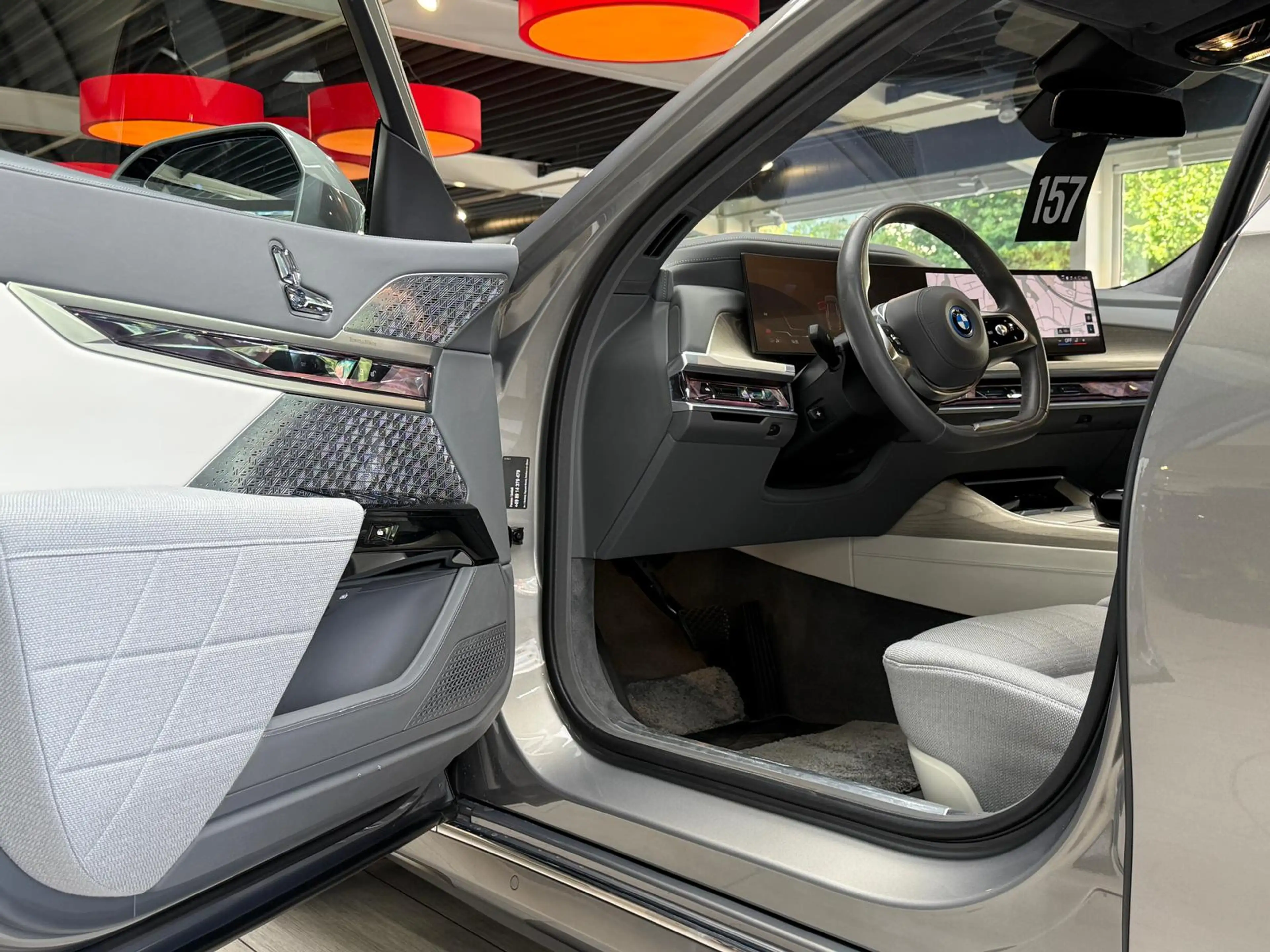 BMW i7 xDrive 60 PanoSKY*Aut-Türen*TheatreScreen*B&W — photo 11