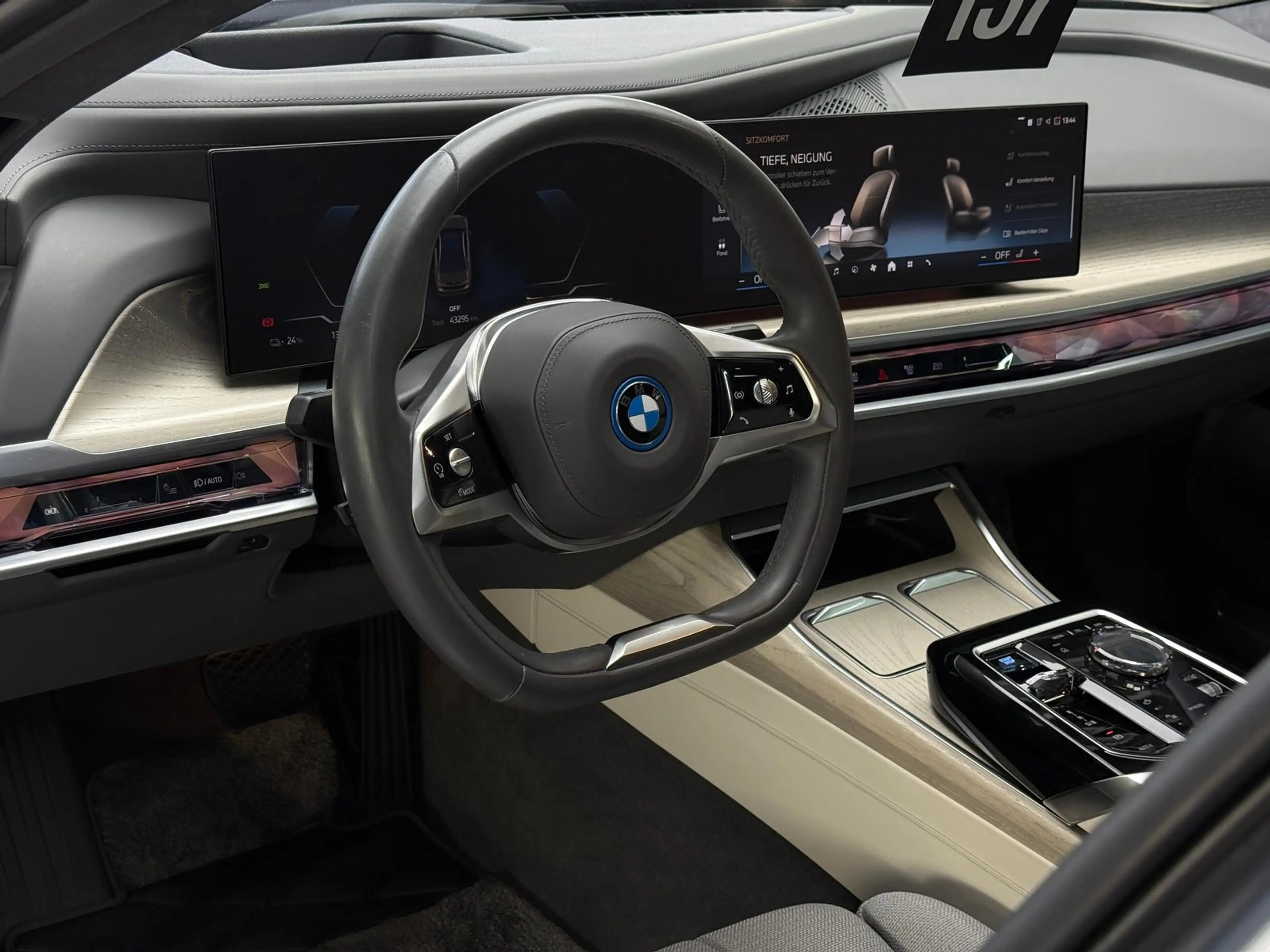 BMW i7 xDrive 60 PanoSKY*Aut-Türen*TheatreScreen*B&W — photo 14