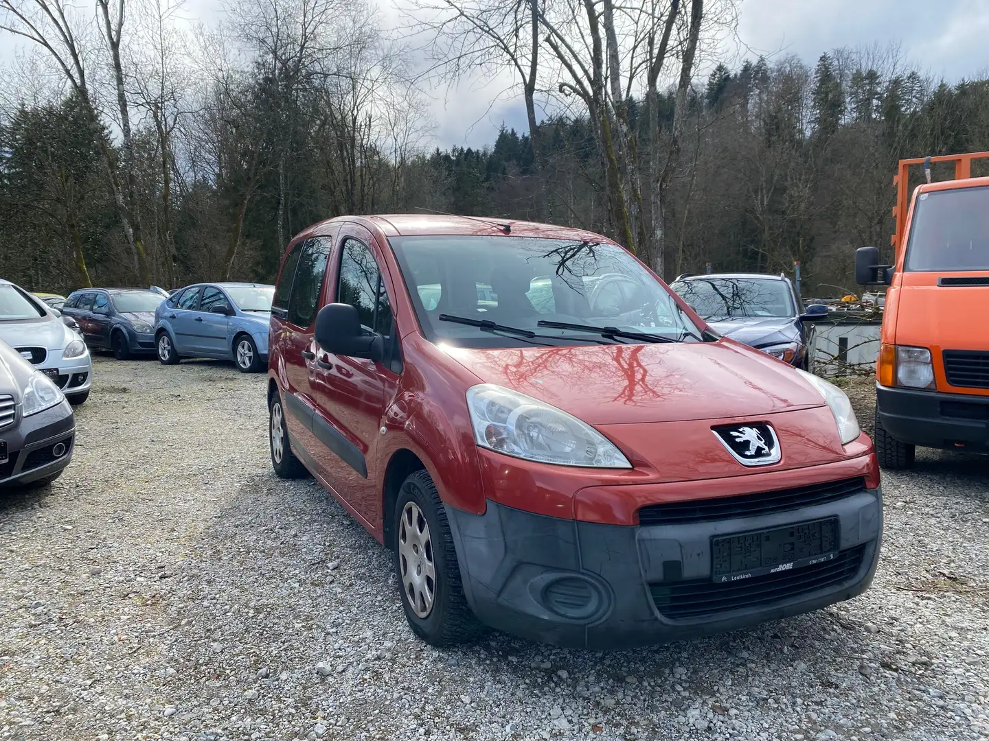 Peugeot Partner Tepee 1.6 L1 100 VTi Komfort / 5 Sitzplätze Rojo - 1