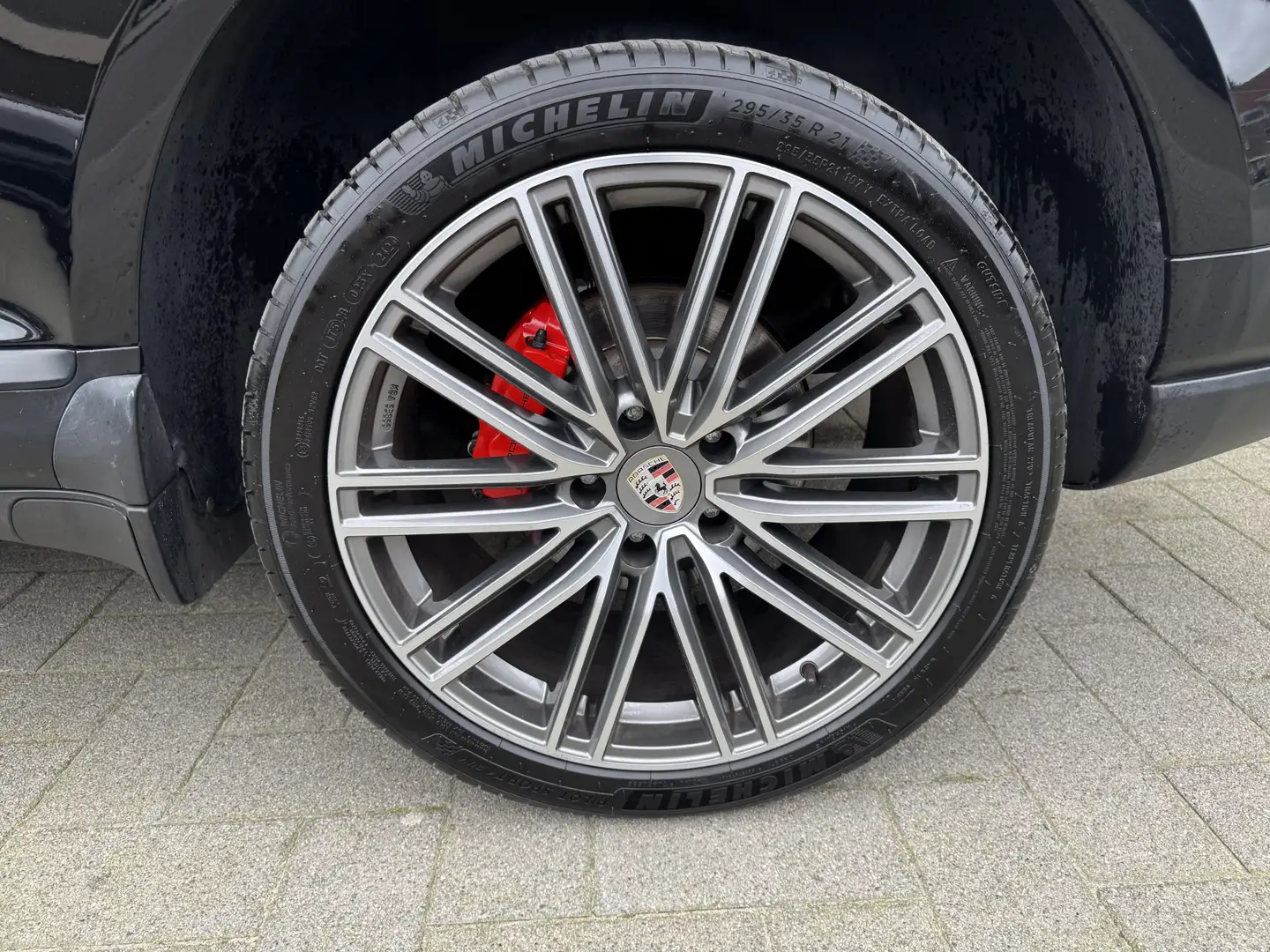 Porsche Cayenne 4.8 S YOUNGTIMER/INCL. BTW Zwart - 2