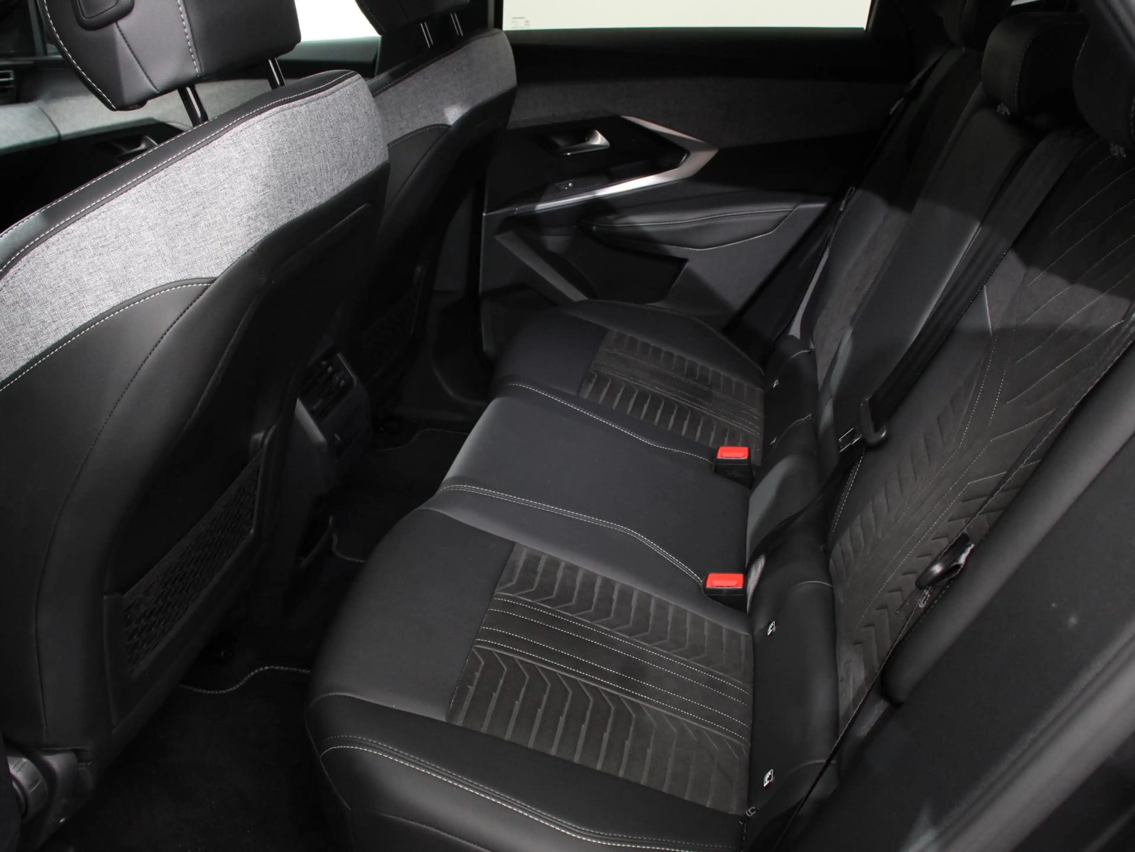 Peugeot 3008 e-3008 210 GT-Line Automaat Climate control Adapti — photo 23