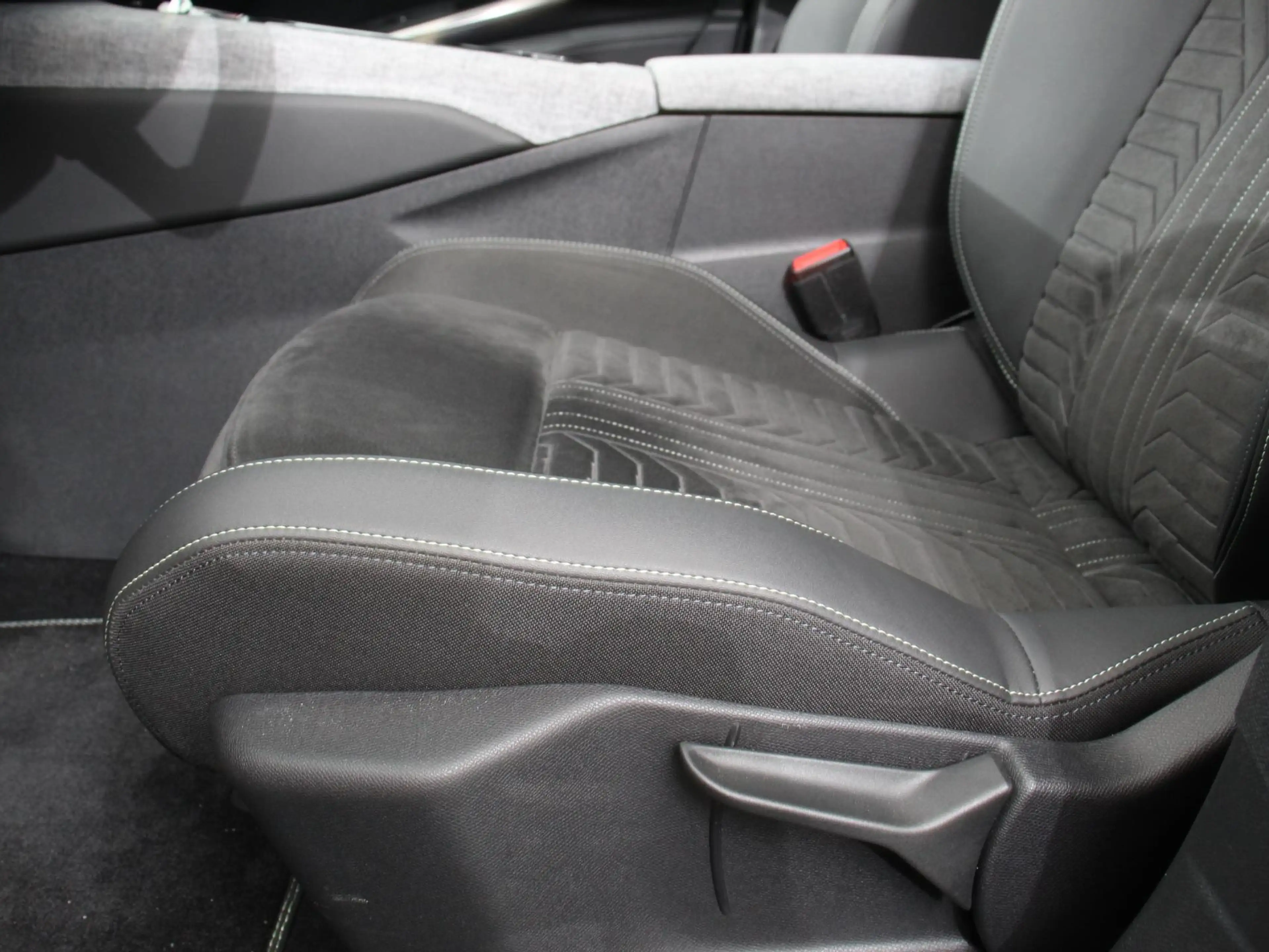 Peugeot 3008 e-3008 210 GT-Line Automaat Climate control Adapti — photo 21
