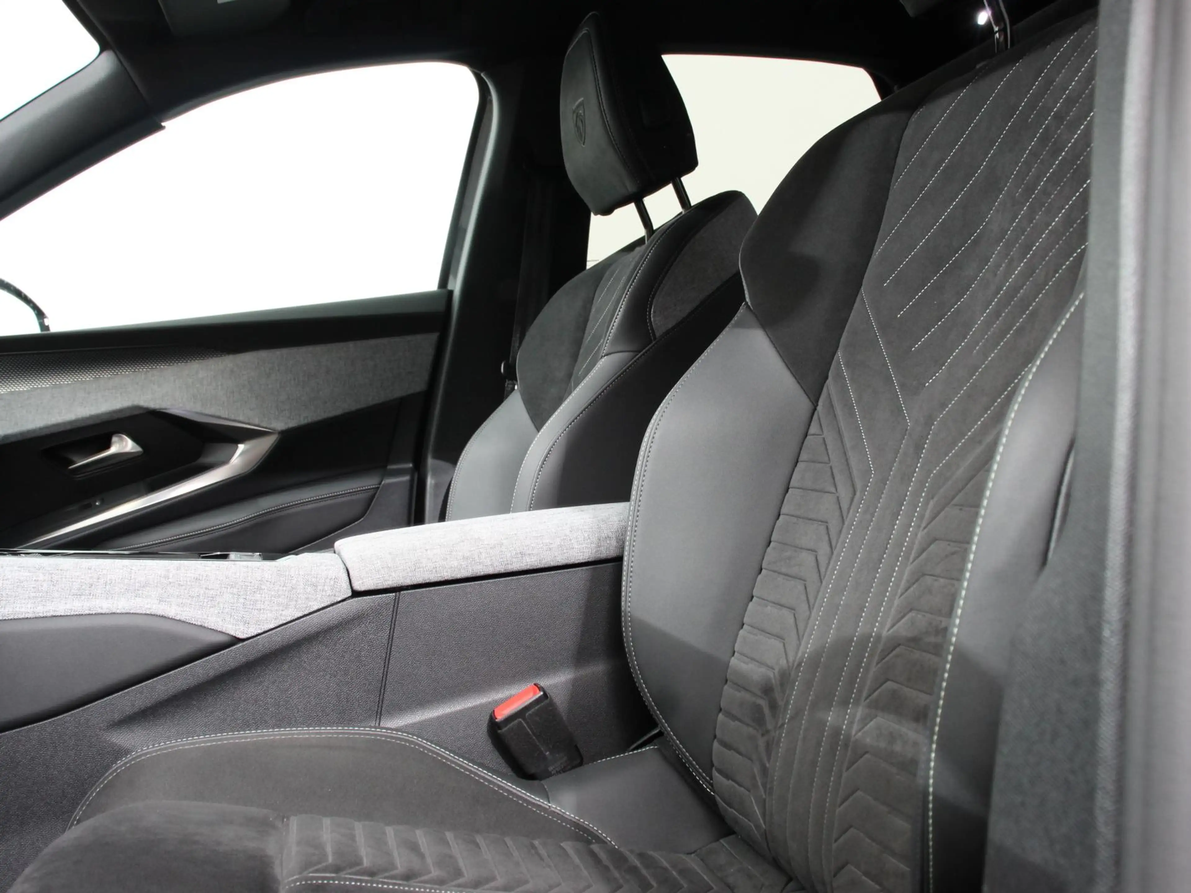 Peugeot 3008 e-3008 210 GT-Line Automaat Climate control Adapti — photo 22