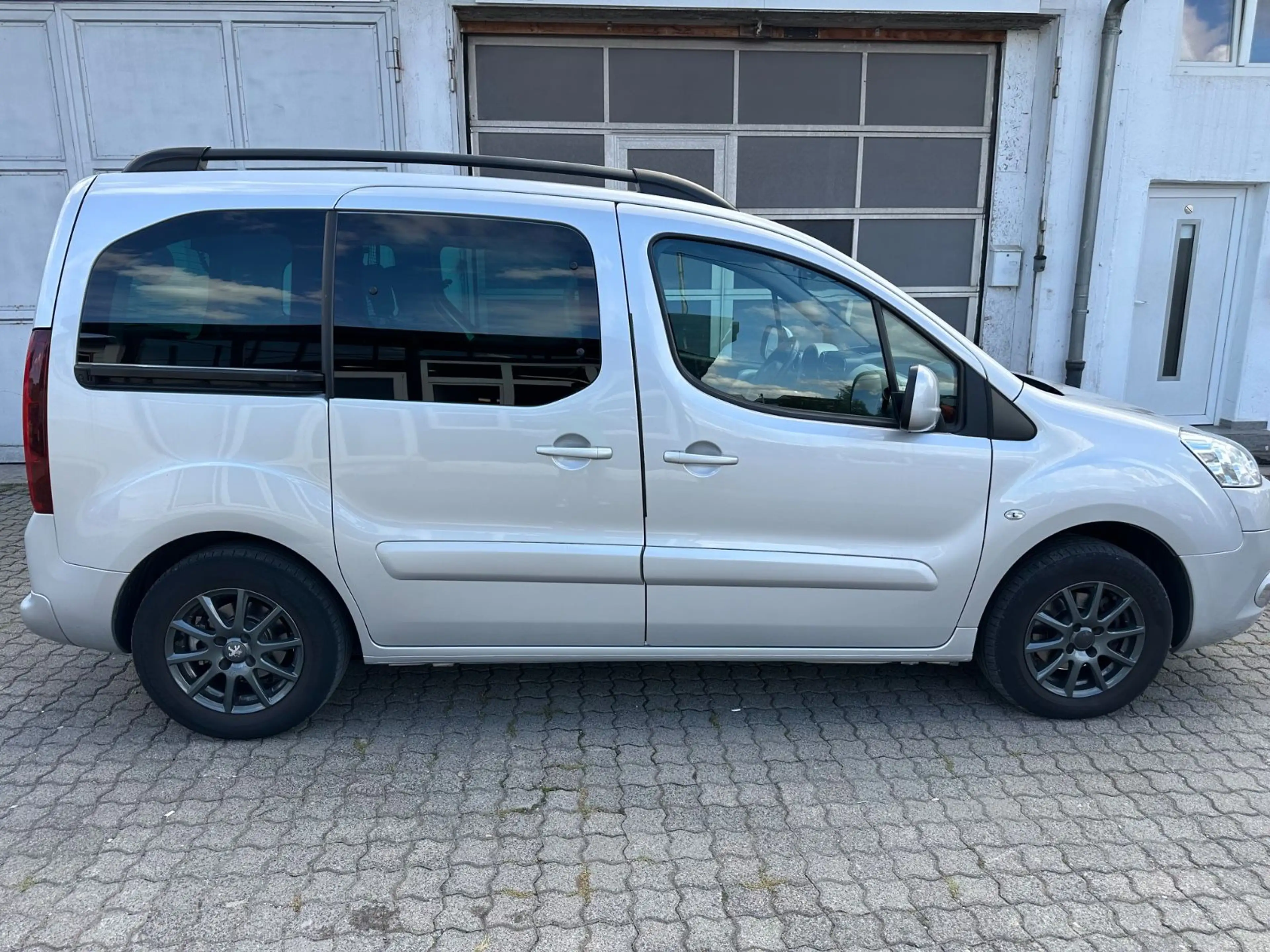 Peugeot Partner Allure  1.6 HDI Klima AHK Tüv Neu — photo 12