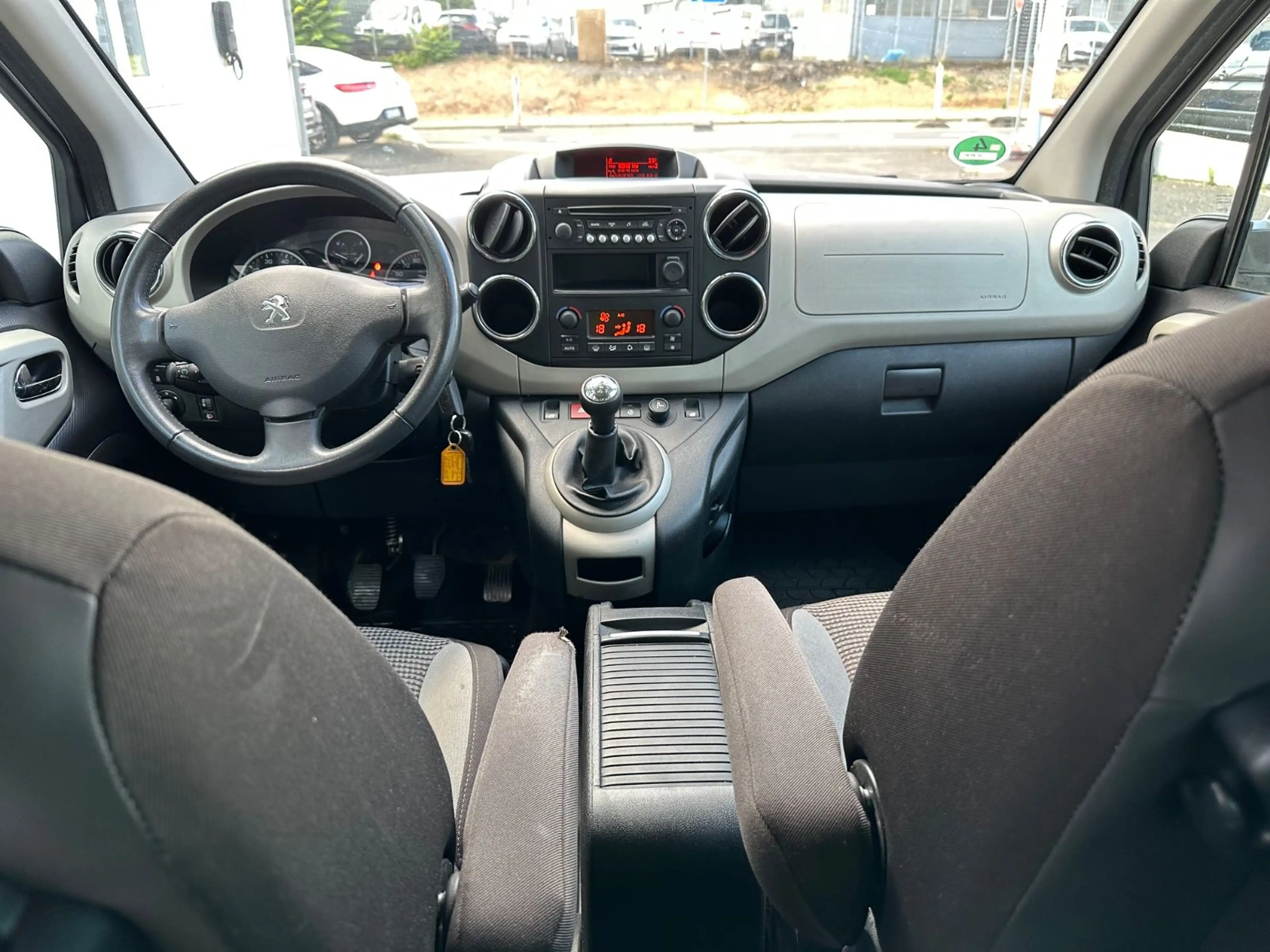 Peugeot Partner Allure  1.6 HDI Klima AHK Tüv Neu — photo 14