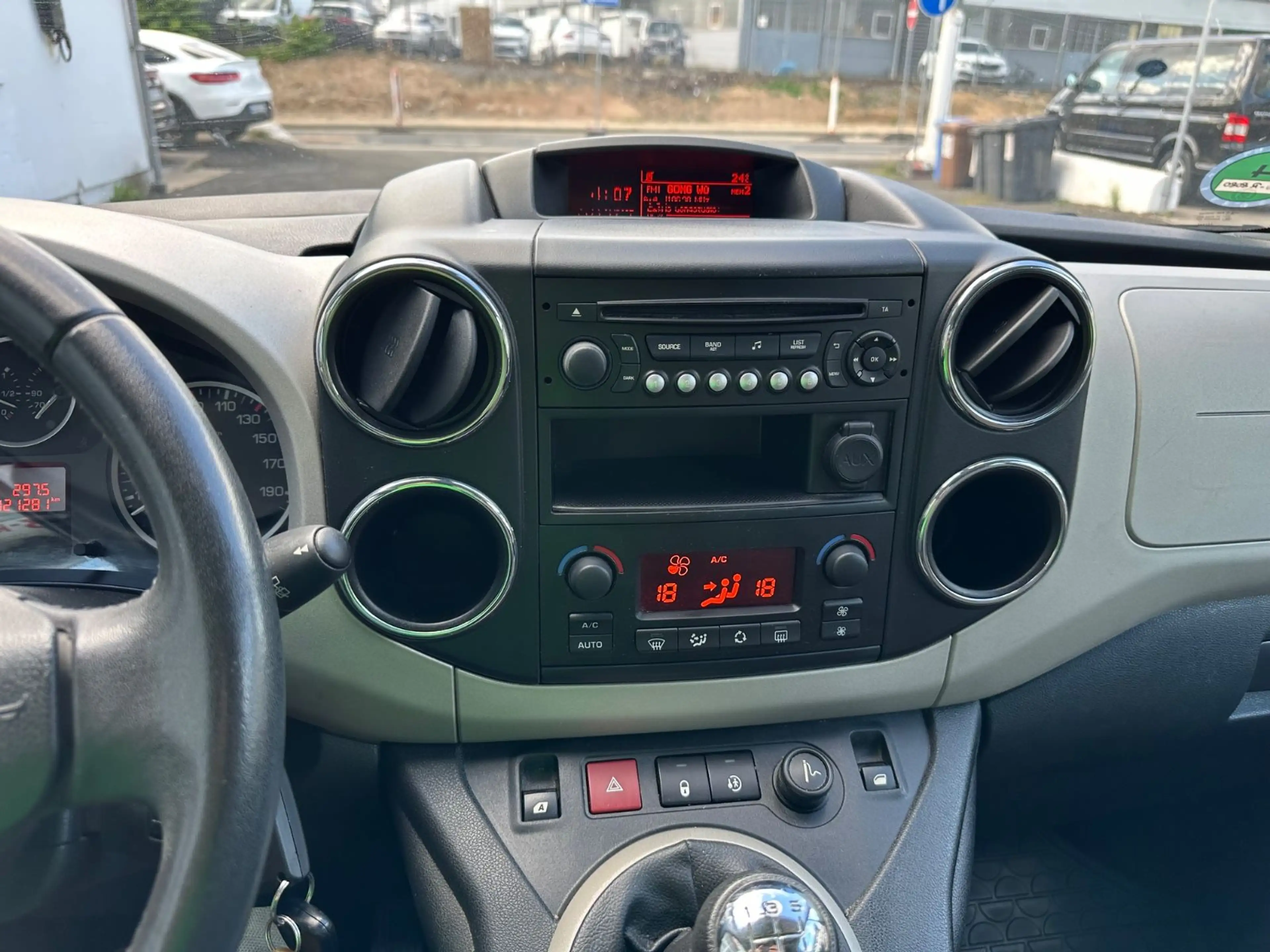 Peugeot Partner Allure  1.6 HDI Klima AHK Tüv Neu — photo 15