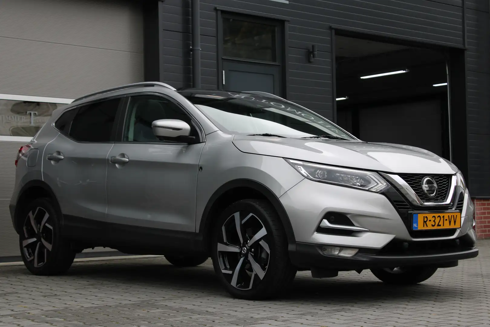 Nissan Qashqai 1.3 DIG-T Premium Edition - Lederen bekleding-Pano Gris - 2