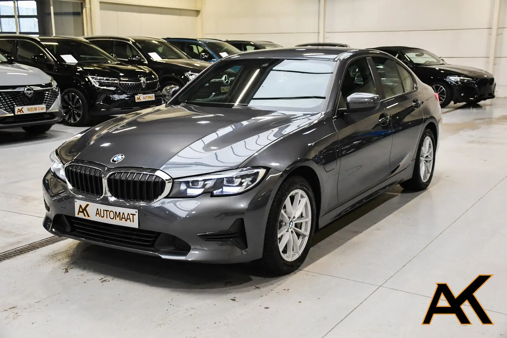 BMW 330 330eA PHEV Business - LEDER / NAVI / CAMERA / BLIS Gris - 1