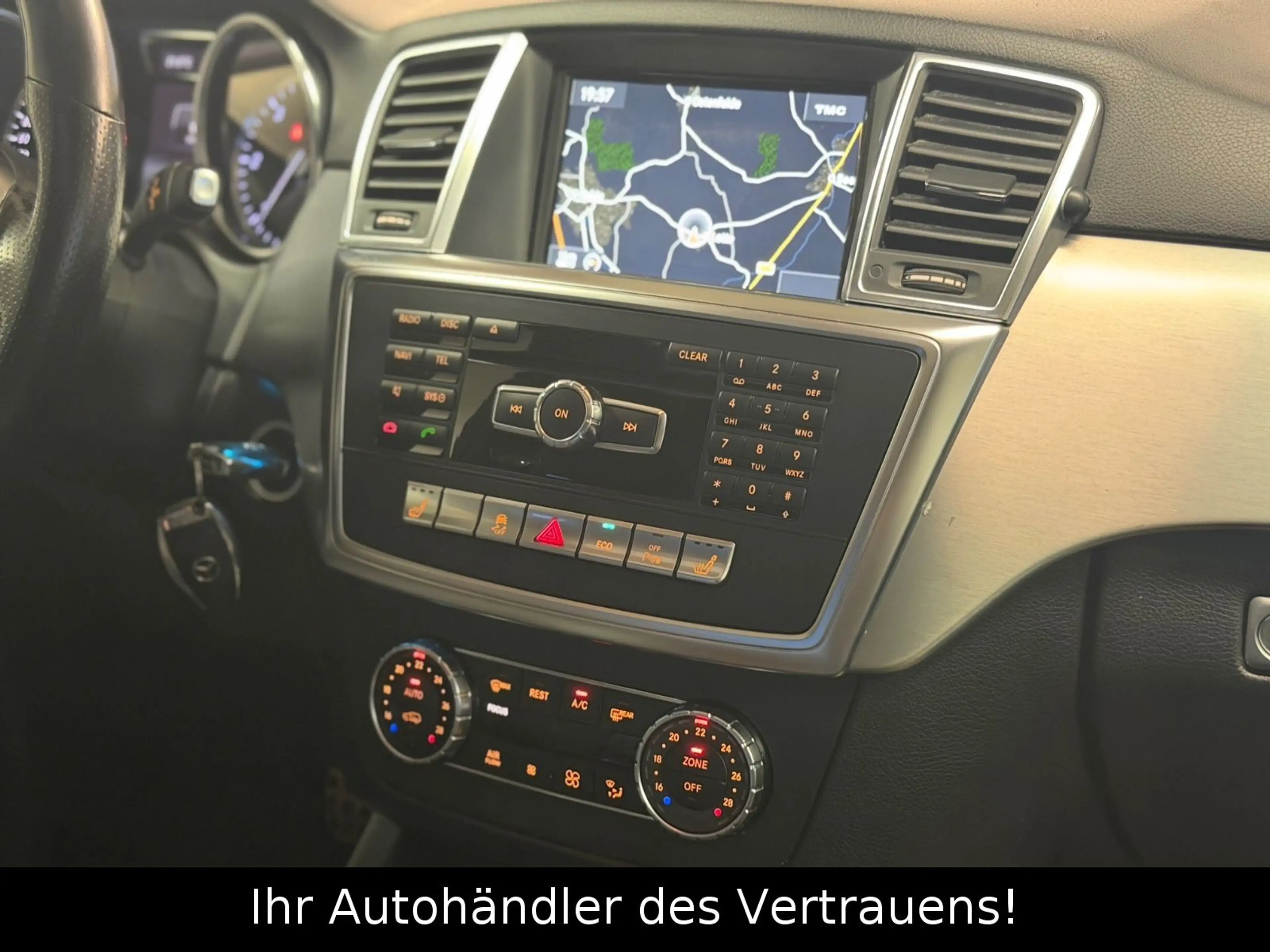 Mercedes-Benz ML 350 CDI BlueTec 4Matic*Pano*DISTRONIC*AHK*NAVI — photo 15