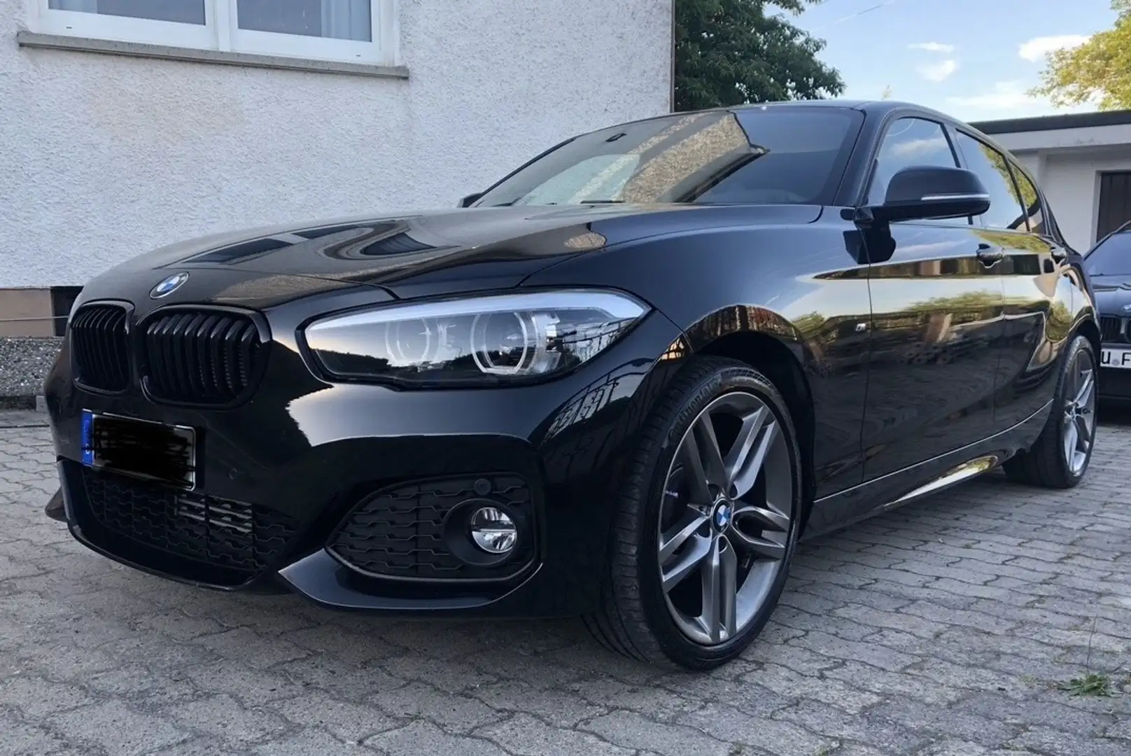 BMW 118 xDrive M-Paket Shadow Line Allrad Schwarz - 1