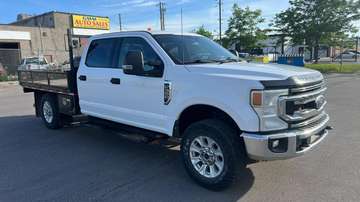 XLT Crew Cab Flat Bed 4WD