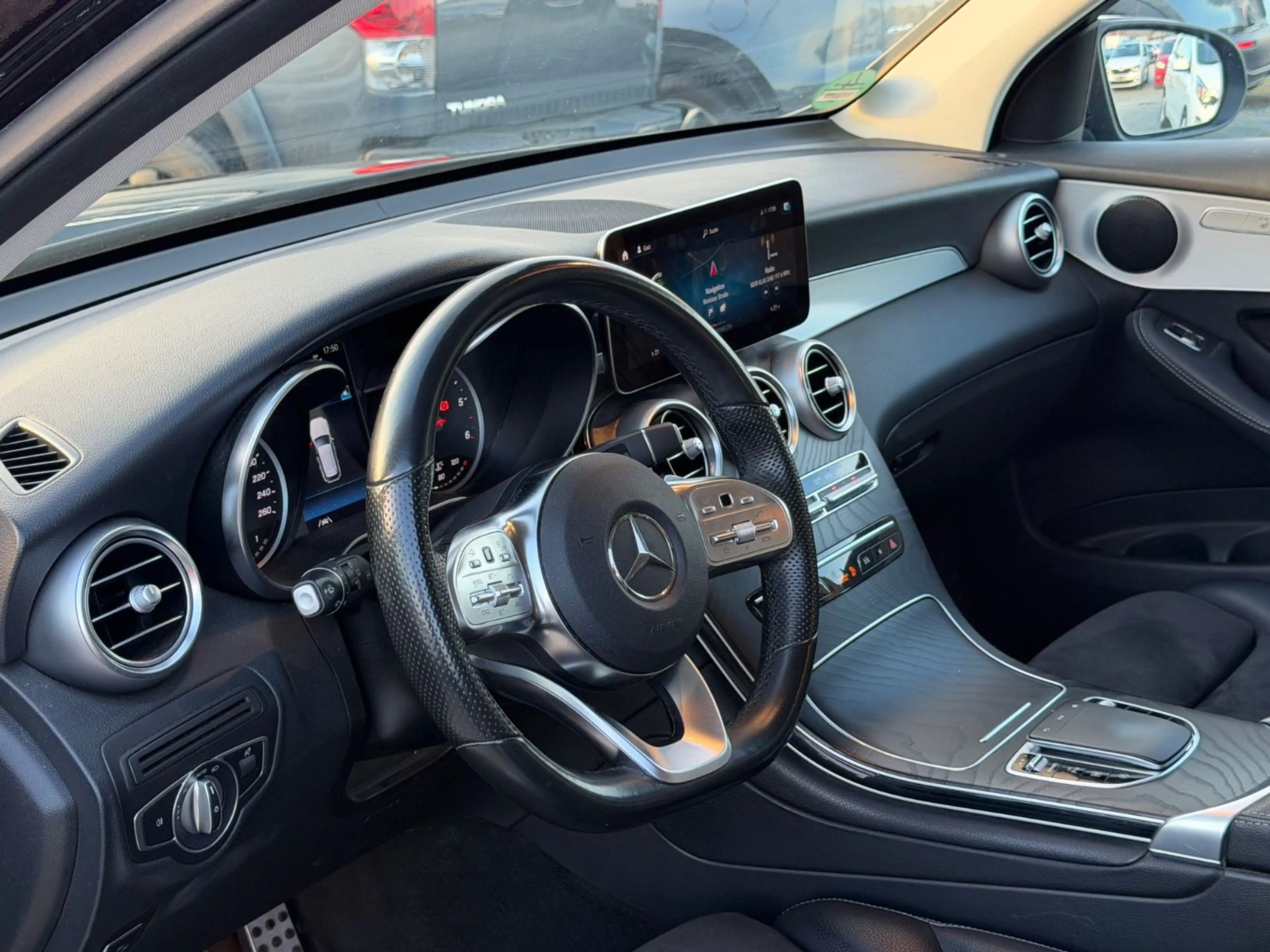Mercedes-Benz GLC 200 d 4Matic — photo 8