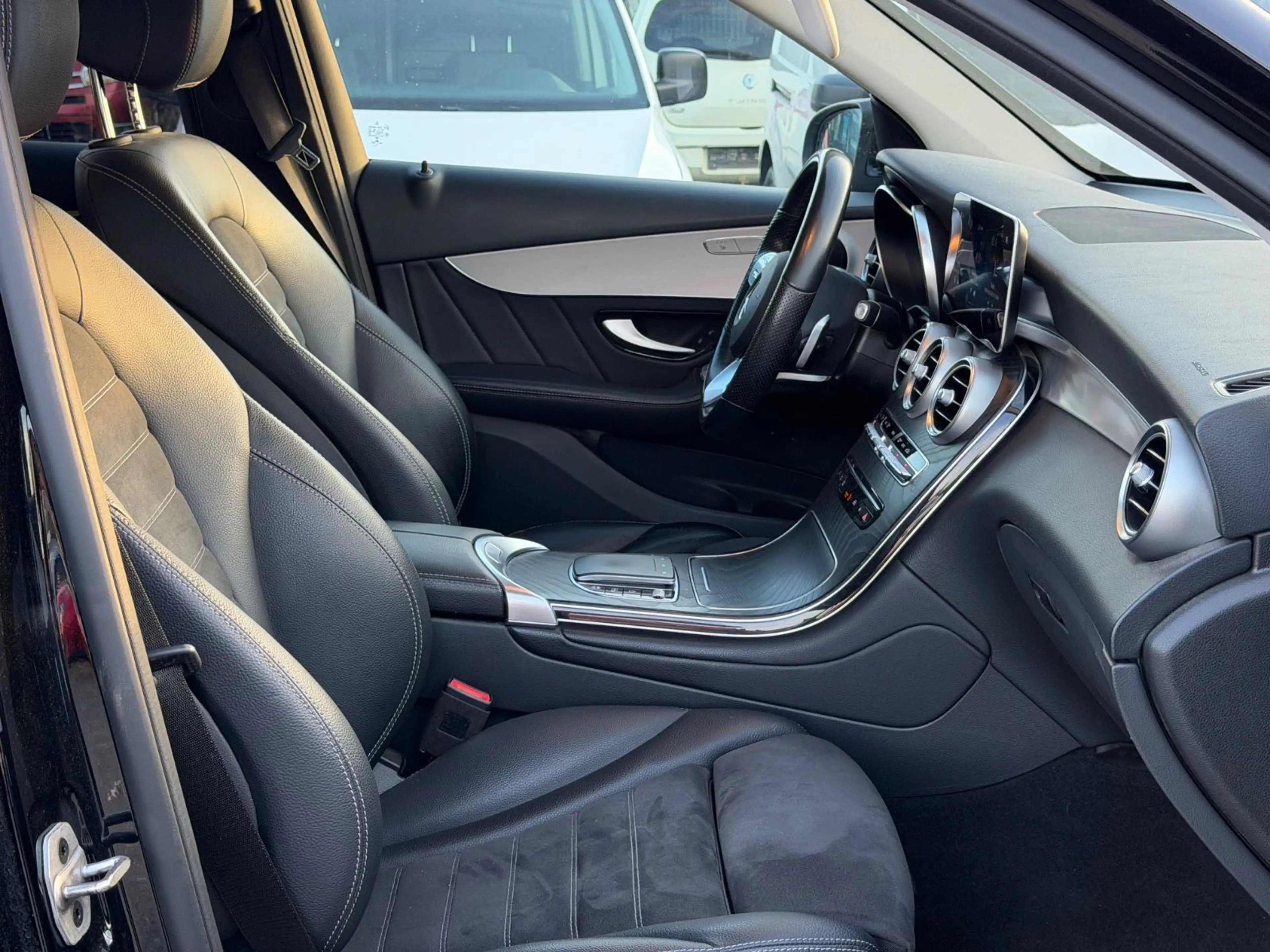 Mercedes-Benz GLC 200 d 4Matic — photo 11