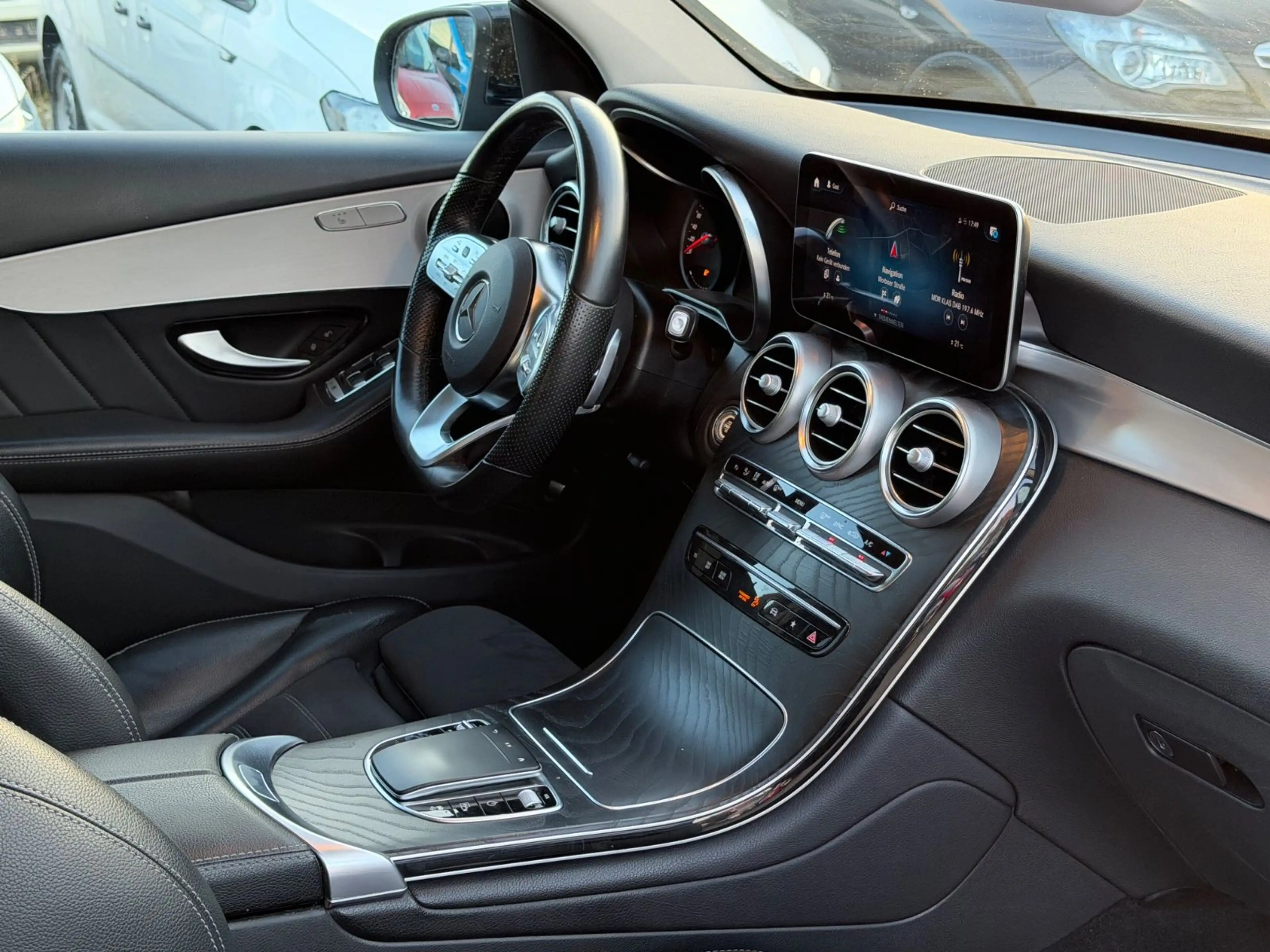 Mercedes-Benz GLC 200 d 4Matic — photo 9