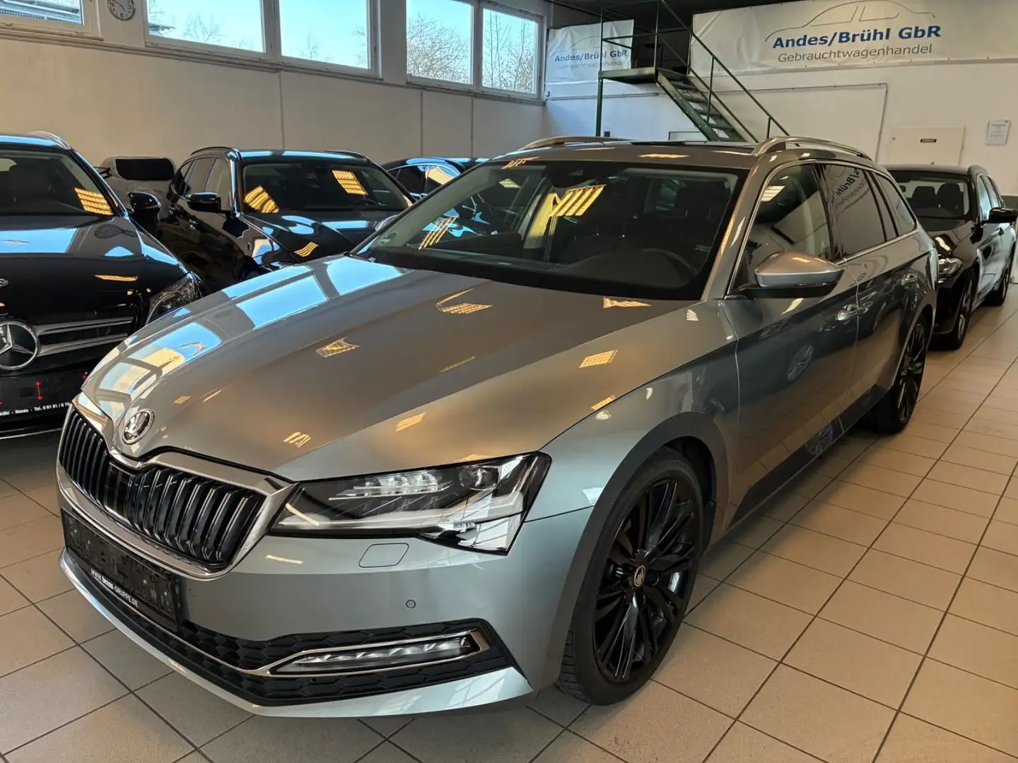 Skoda Superb Combi Style DSG PANOD AHK´s ACC 4xSHZ Grau - 1