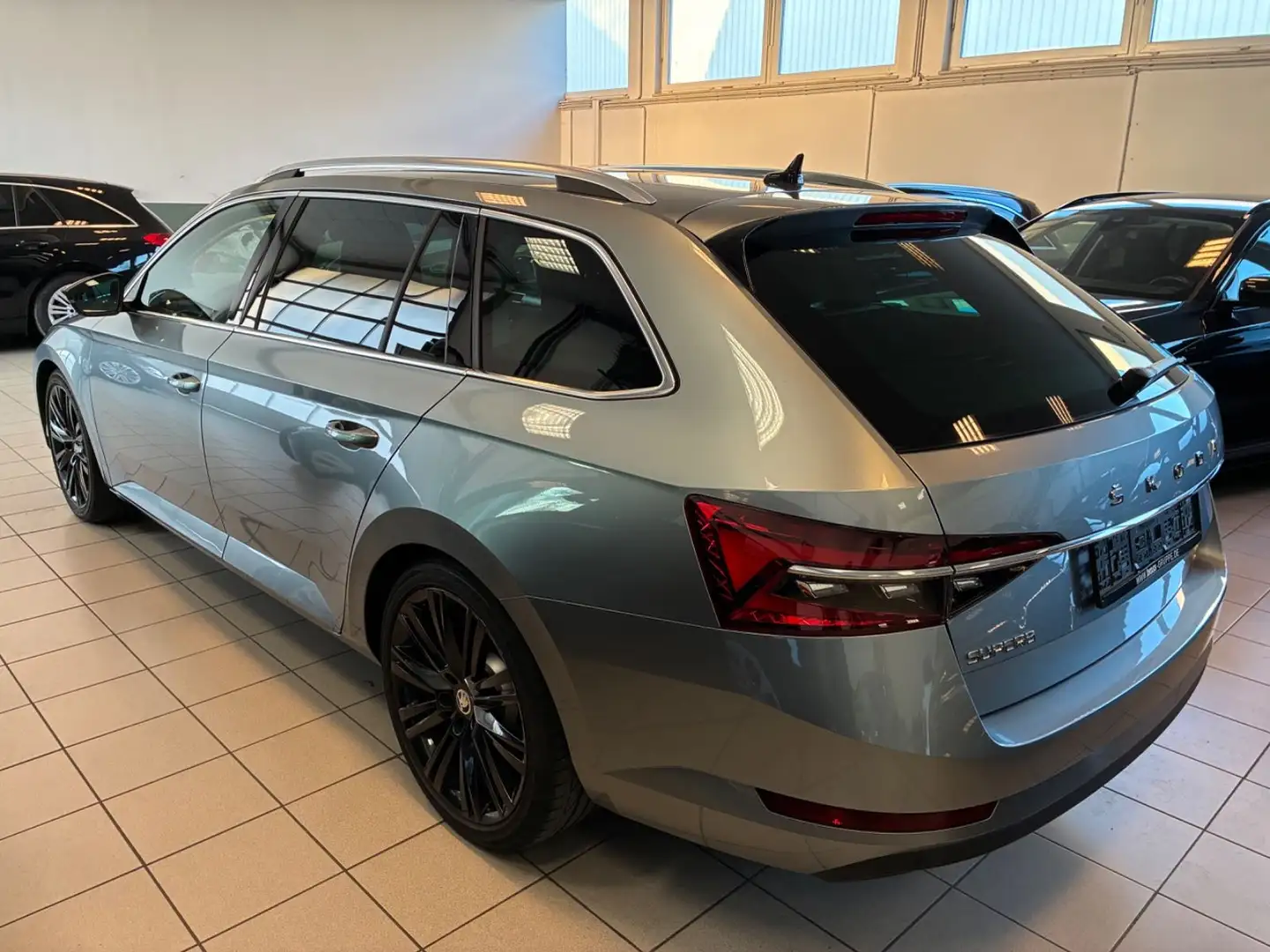 Skoda Superb Combi Style DSG PANOD AHK´s ACC 4xSHZ Grau - 2
