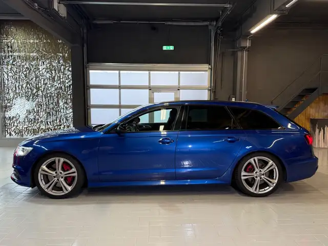 Audi A6 Avant view 4