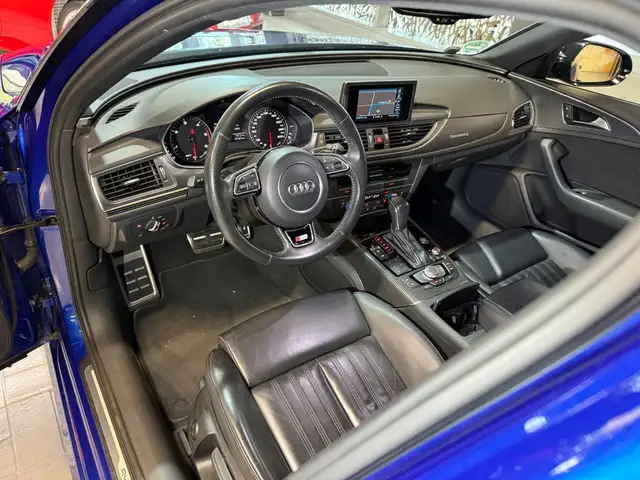 Audi A6 Avant view 13