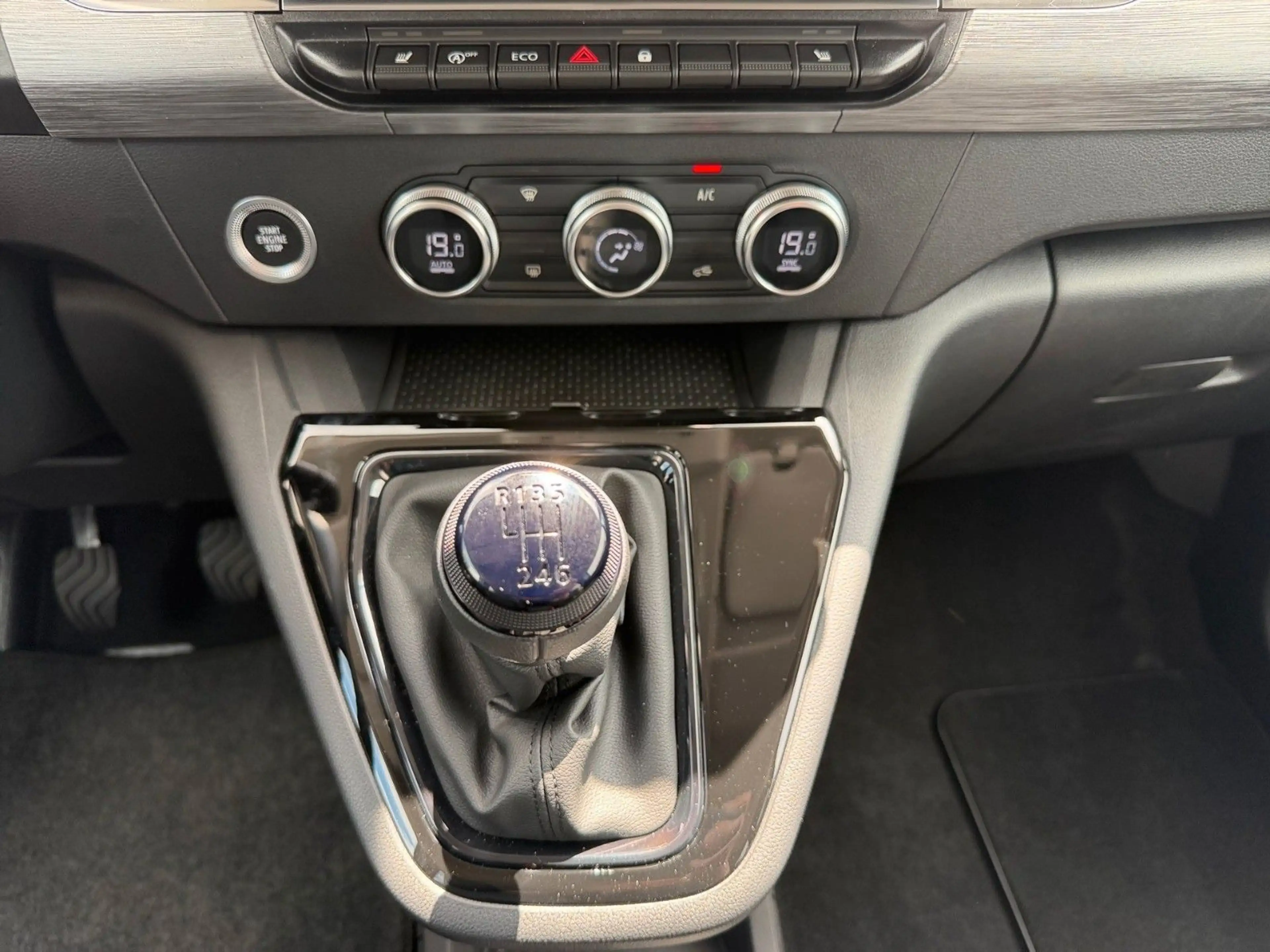 Nissan Townstar Kombi L1 Tekna Navi SH LED — photo 12