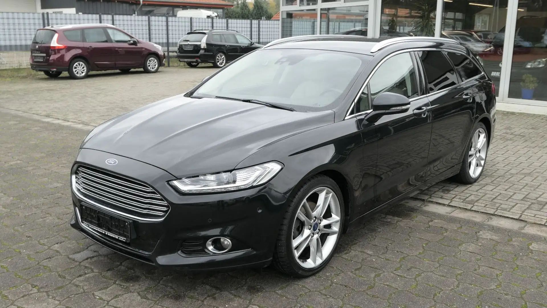 Ford Mondeo Turnier Titanium/LED/Navi/AHK/ACC/R-Cam Zwart - 1