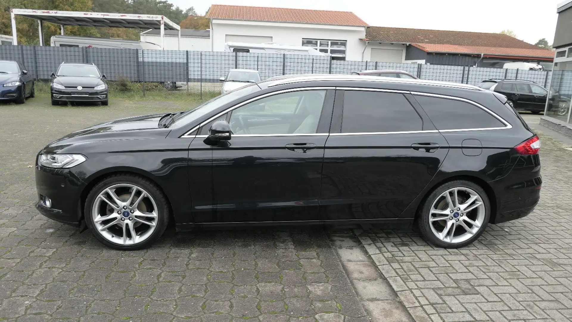 Ford Mondeo Turnier Titanium/LED/Navi/AHK/ACC/R-Cam Zwart - 2