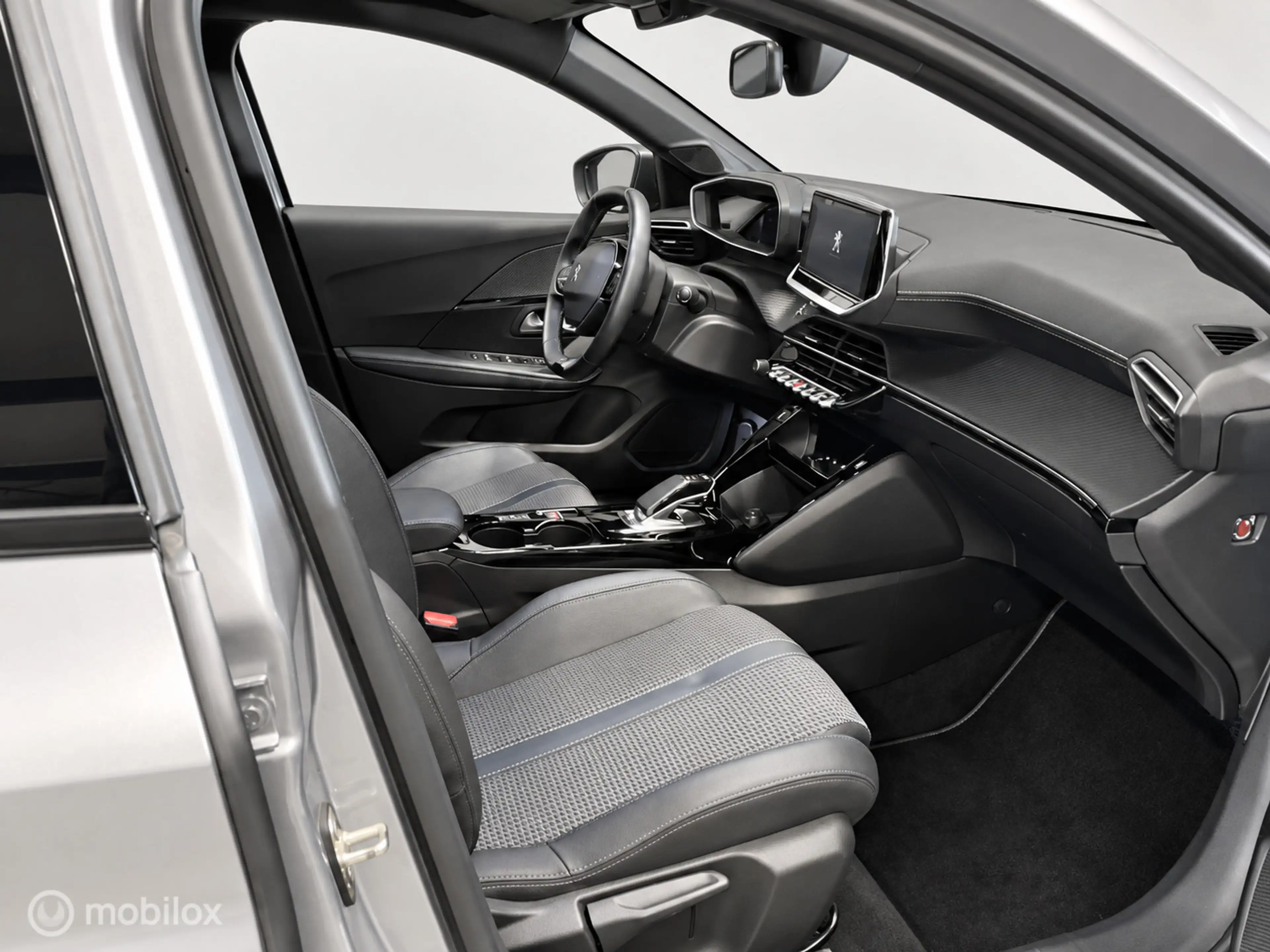 Peugeot e-208 EV GT 350 50 kWh KEYLES | CARPLAY | LED — photo 12