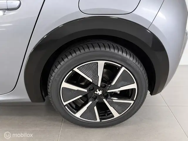 Peugeot e-208 view 10