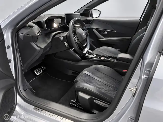 Peugeot e-208 view 4
