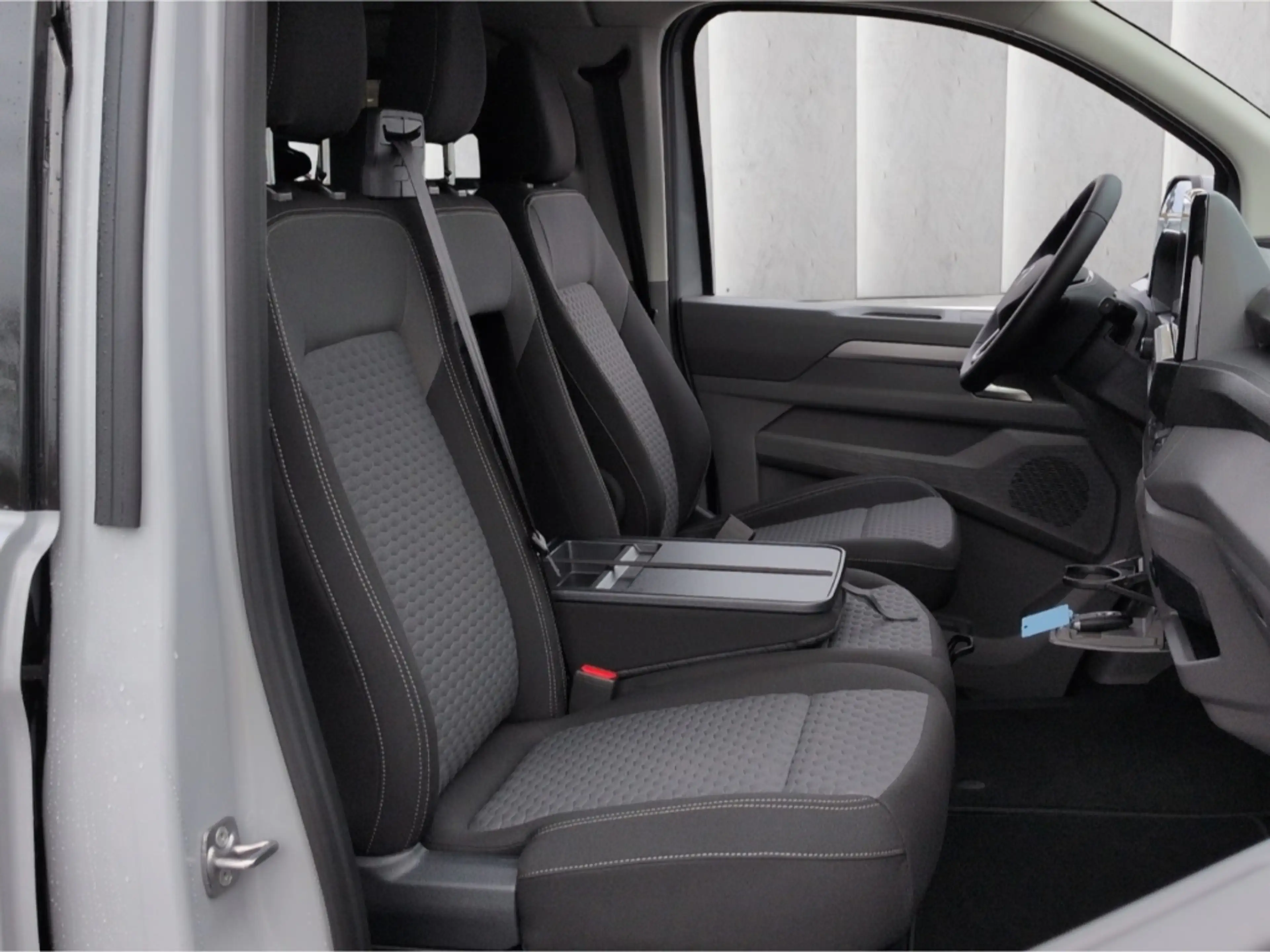 Volkswagen T7 Caravelle LR Style TDI*DSG StndHzg IQ-LED AHK — photo 8
