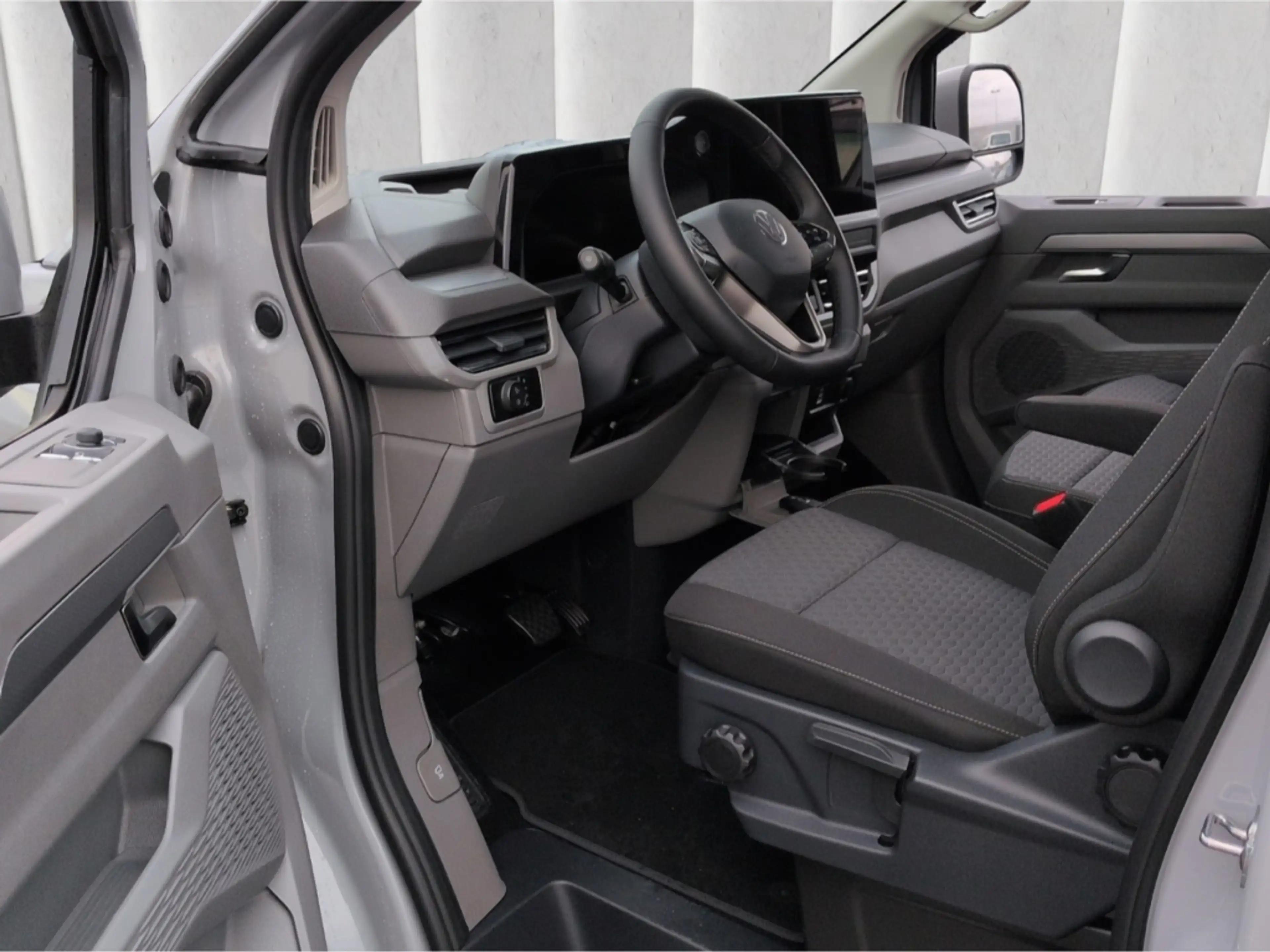 Volkswagen T7 Caravelle LR Style TDI*DSG StndHzg IQ-LED AHK — photo 5