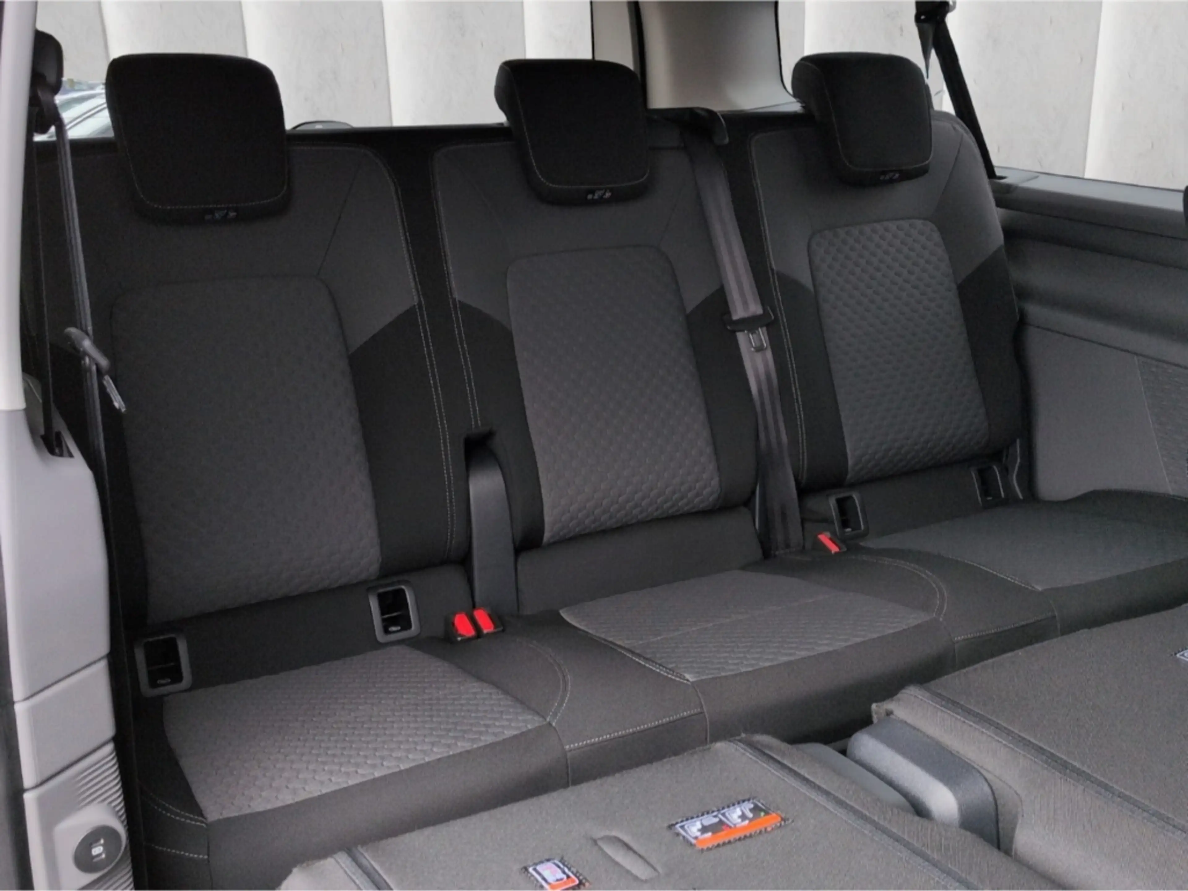 Volkswagen T7 Caravelle LR Style TDI*DSG StndHzg IQ-LED AHK — photo 10