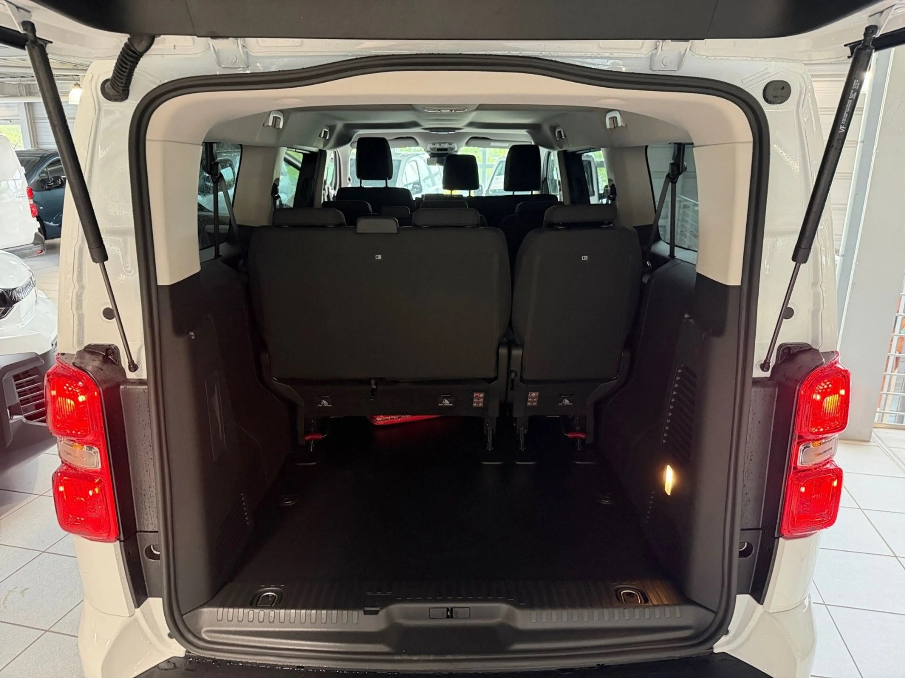Citroen Spacetourer Plus XL Diesel 180 Automatik — photo 14