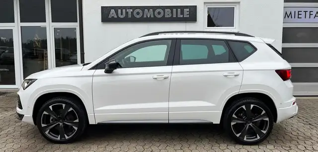 Cupra Ateca view 3
