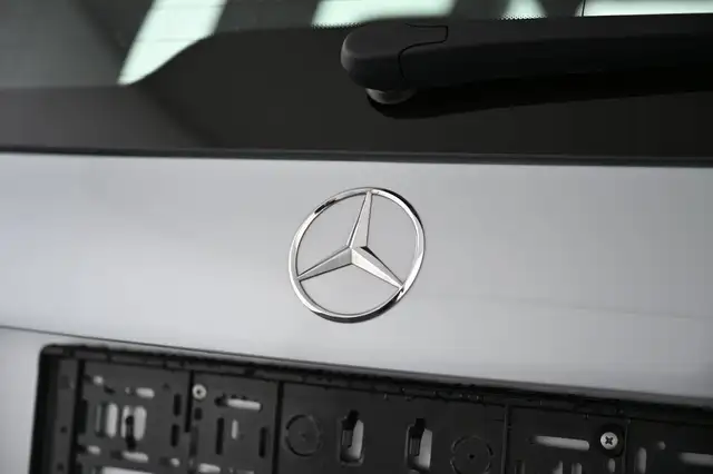 Mercedes-Benz GLB view 14