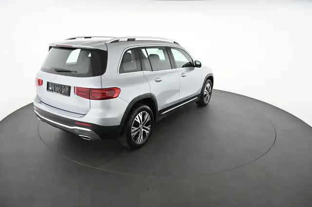 Mercedes-Benz GLB view 2