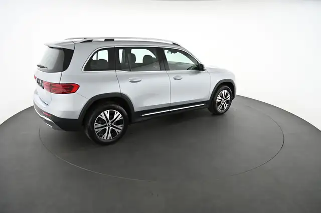 Mercedes-Benz GLB view 4