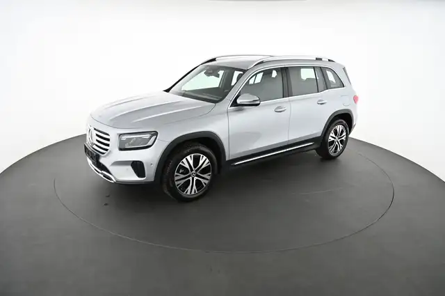 Mercedes-Benz GLB view 3