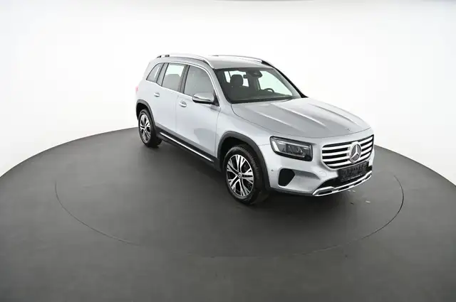 Mercedes-Benz GLB view 10