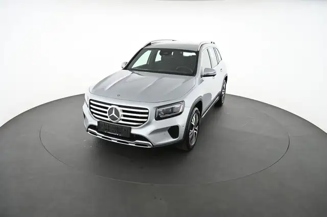 Mercedes-Benz GLB view 11