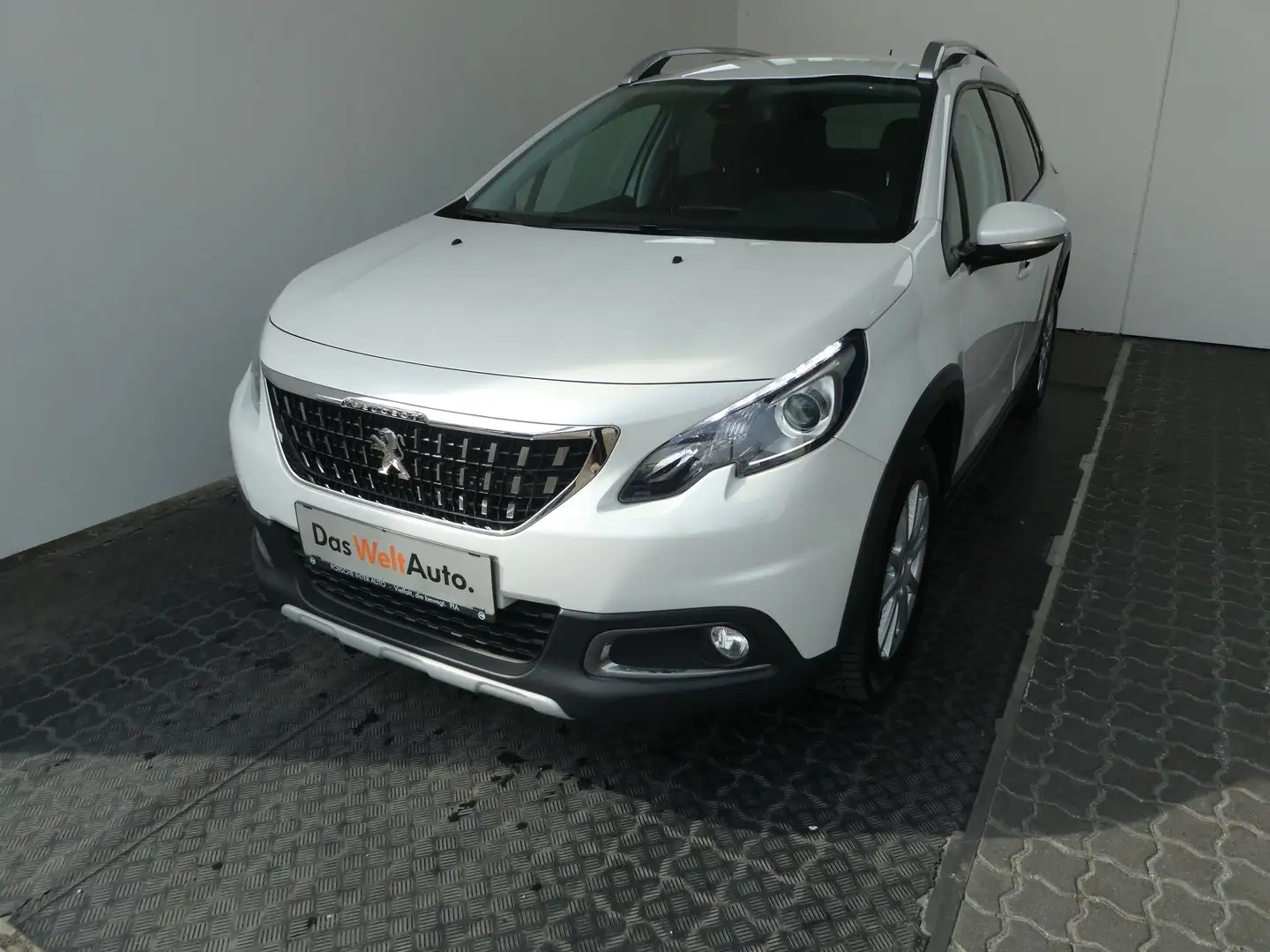 Peugeot 2008 PureTech 110 S&S Allure 6-Gang-Manuell Weiß - 1